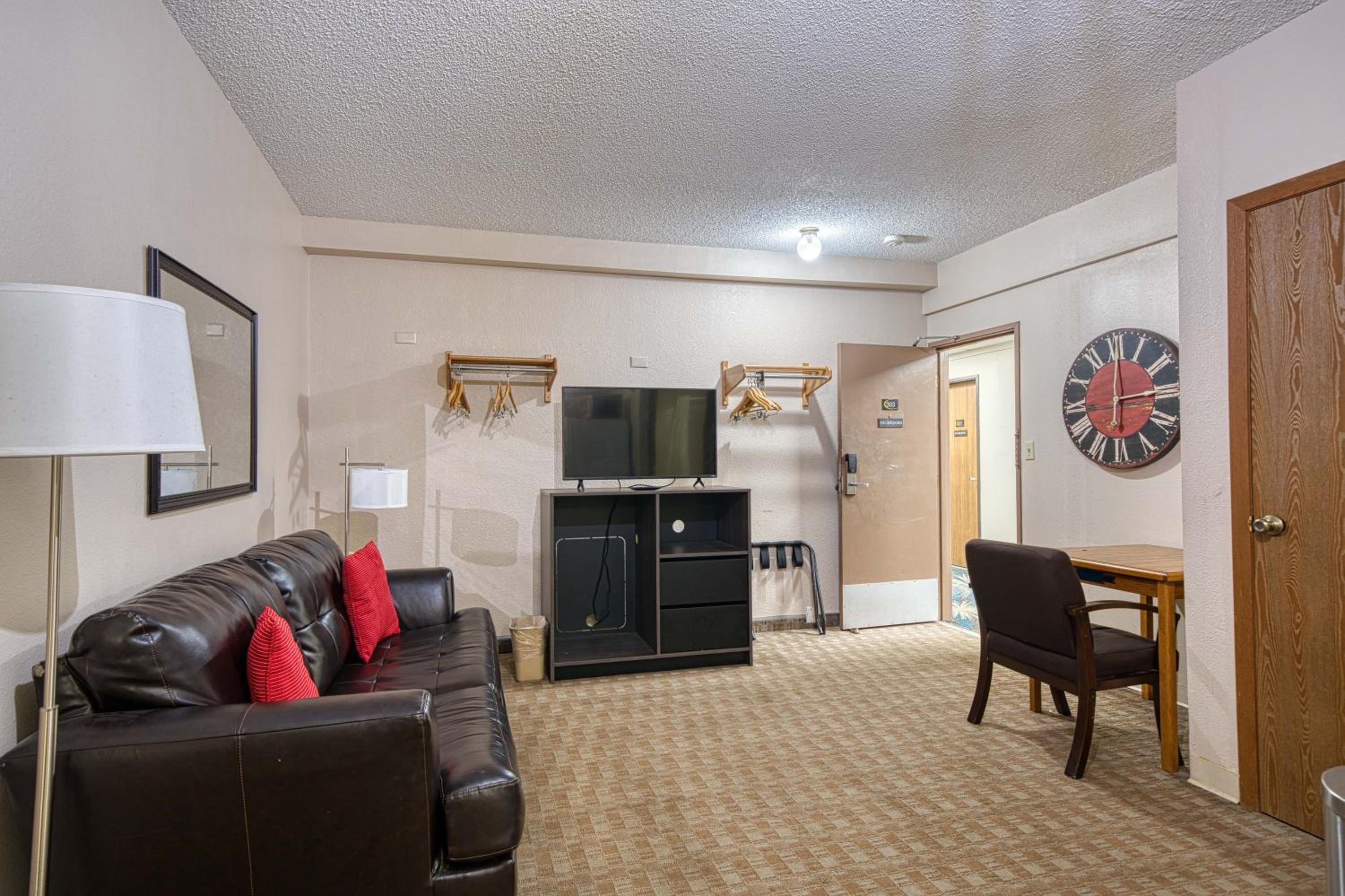 Suite with Two Queen Beds - Non-Smoking - Photo 3