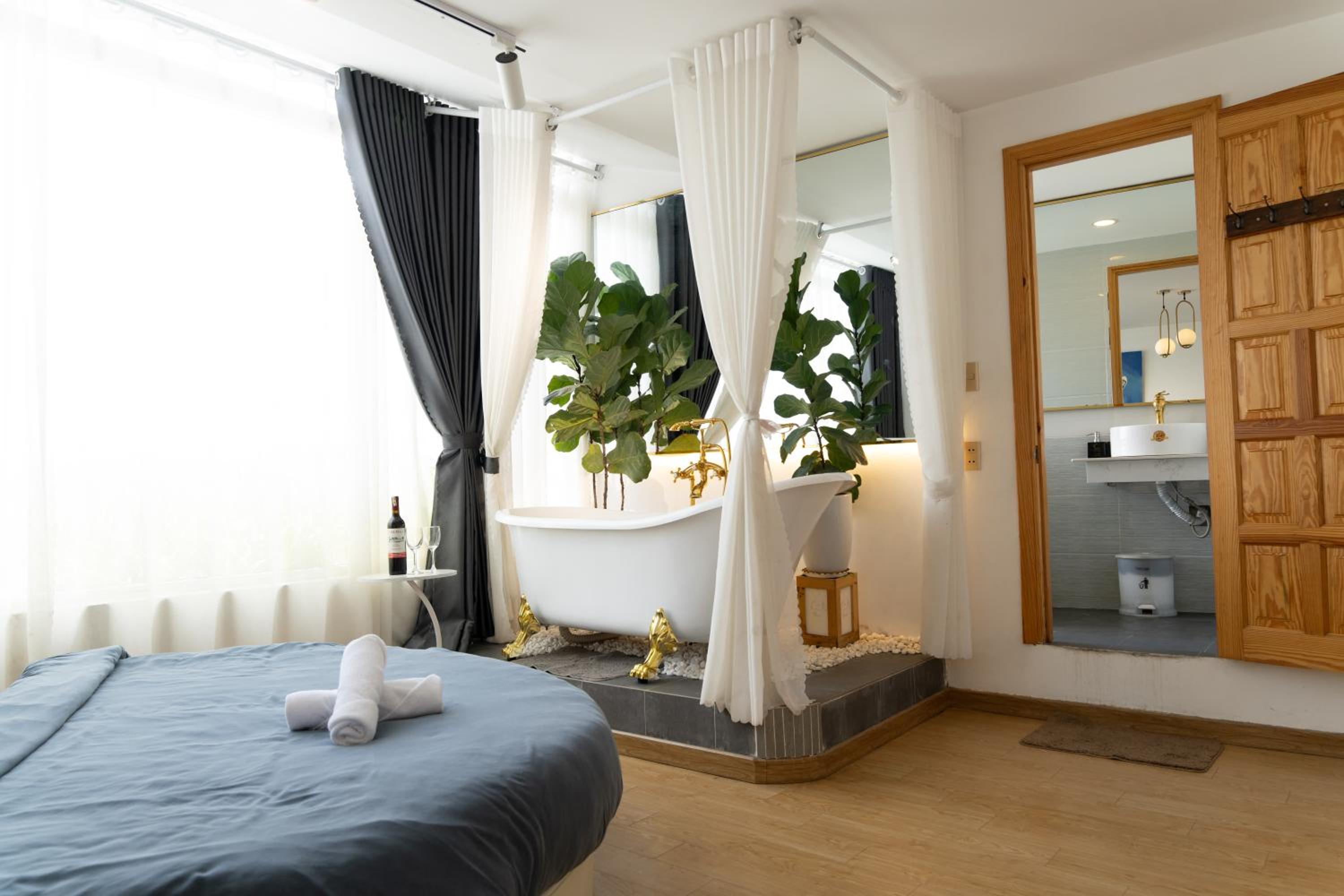 King Suite with Spa Bath photo 1