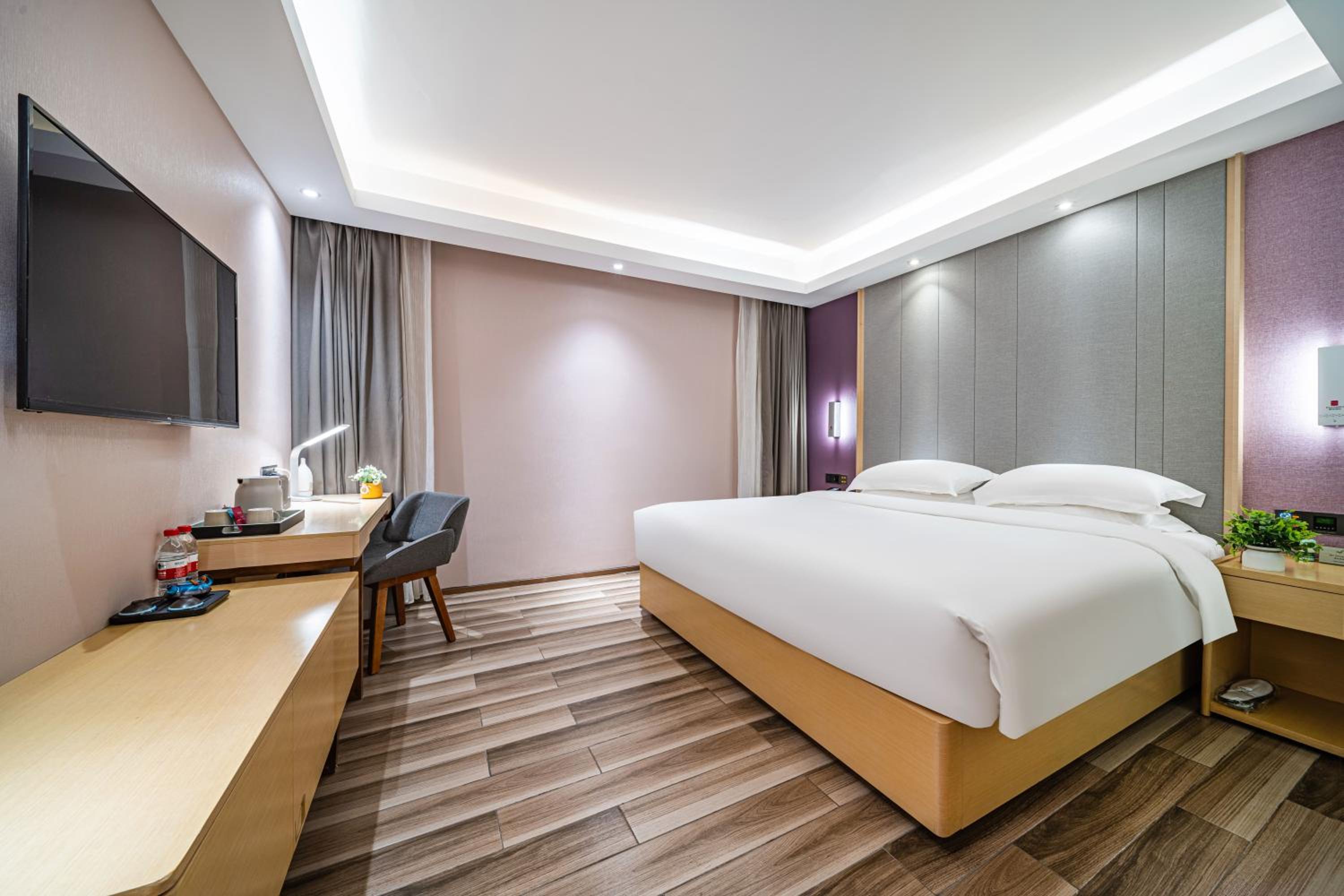 Standard Queen Room