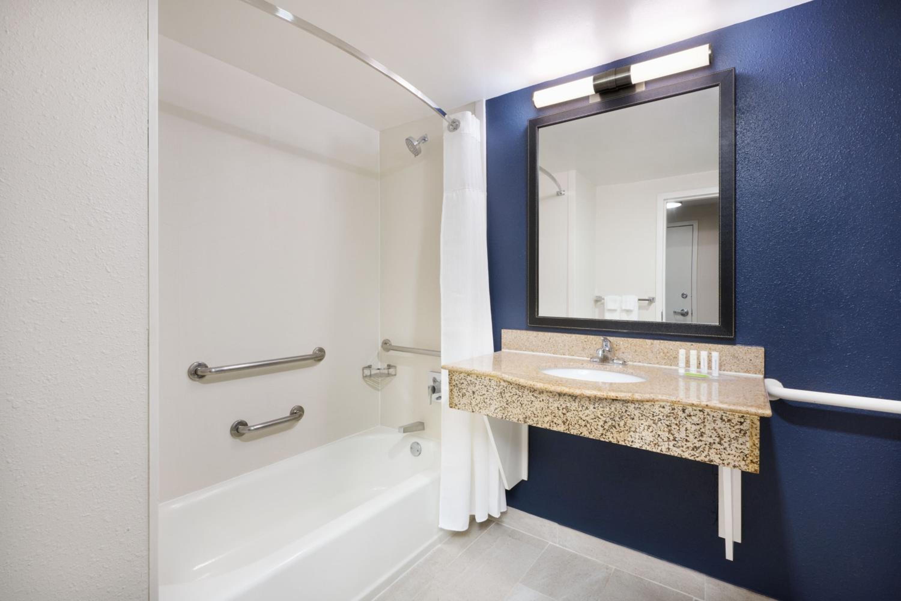 Queen Room with Two Queen Beds and Adapted Tub - Mobility and Hearing Accessible - Photo 1