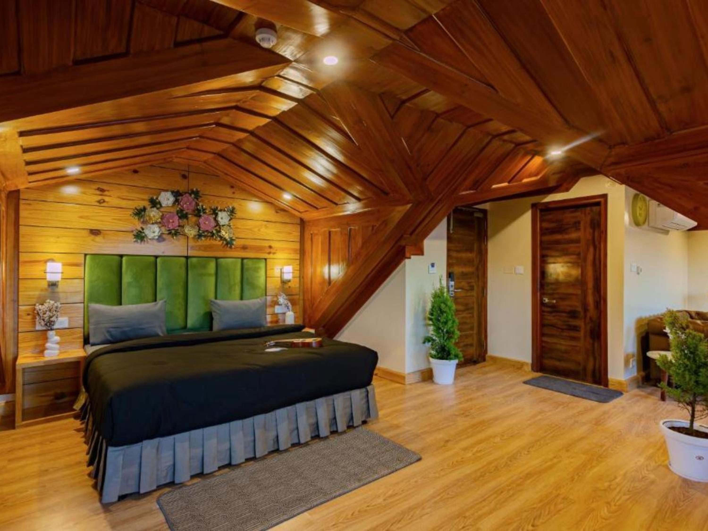 Premium Attic Room With Mountain View - Photo 1