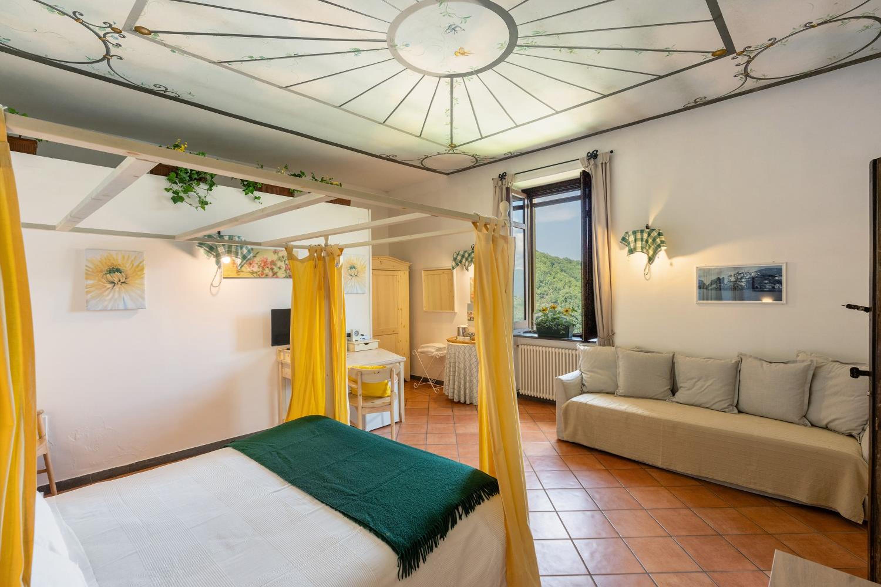 One-Bedroom Apartment with Garden View photo 1