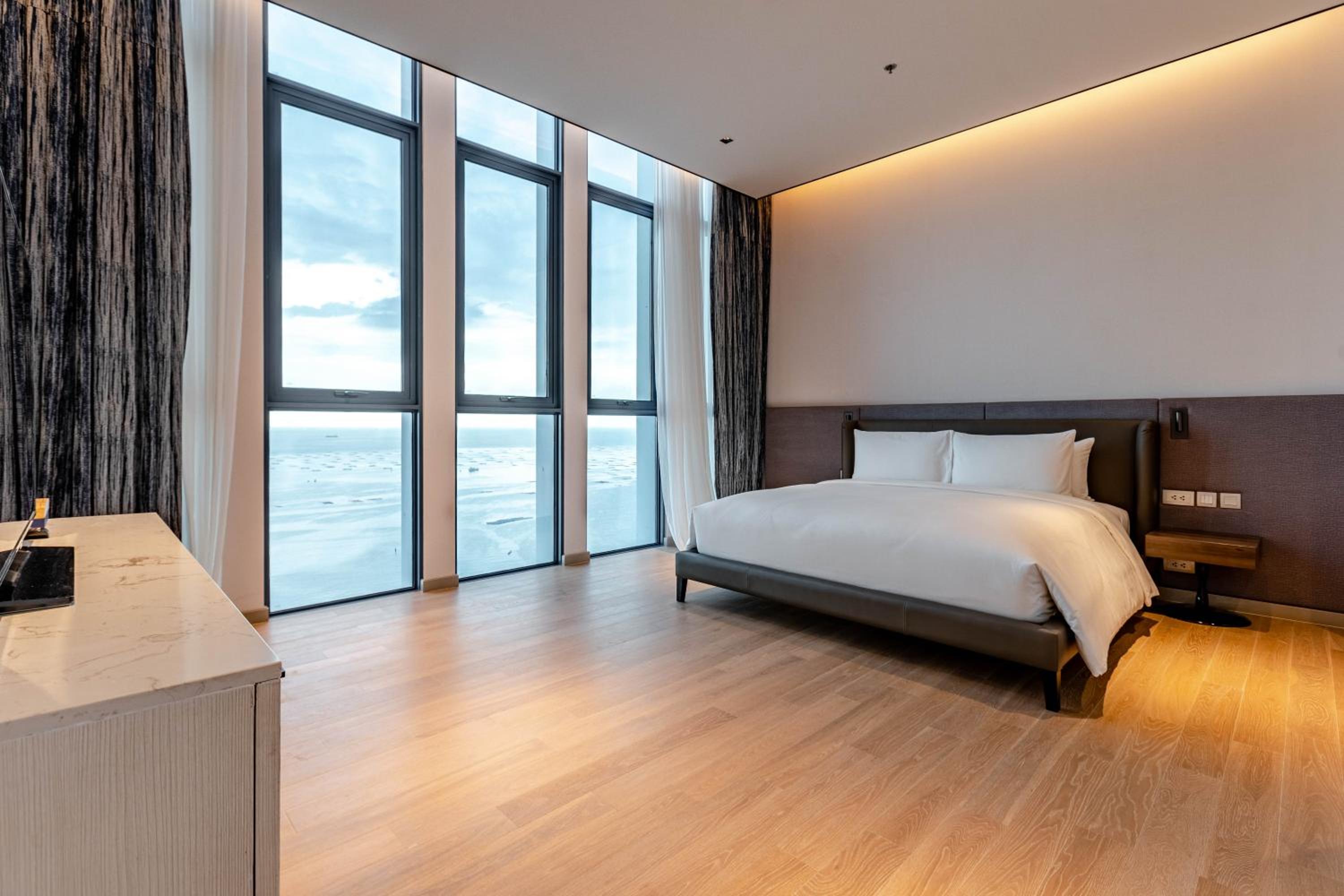 Penthouse Suite - Photo 15