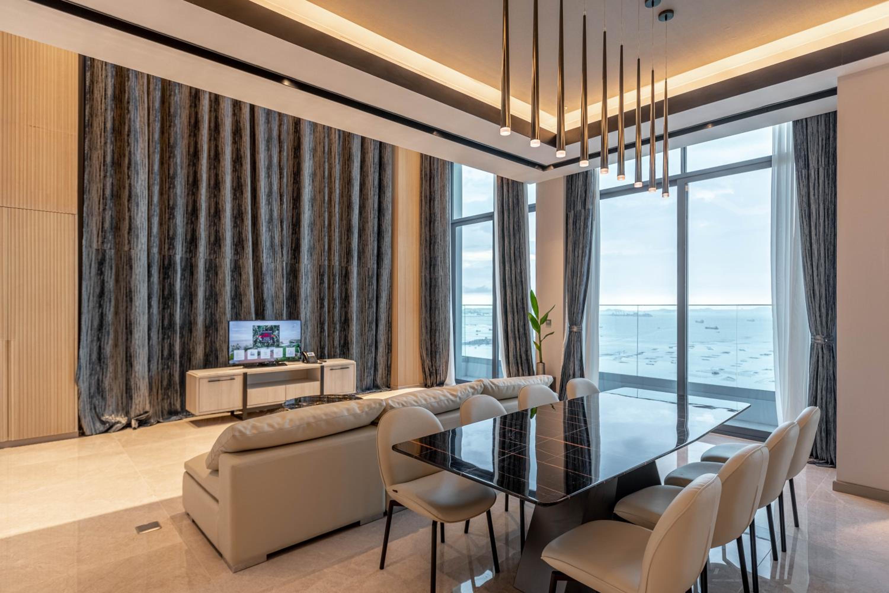 Penthouse Suite - Photo 10