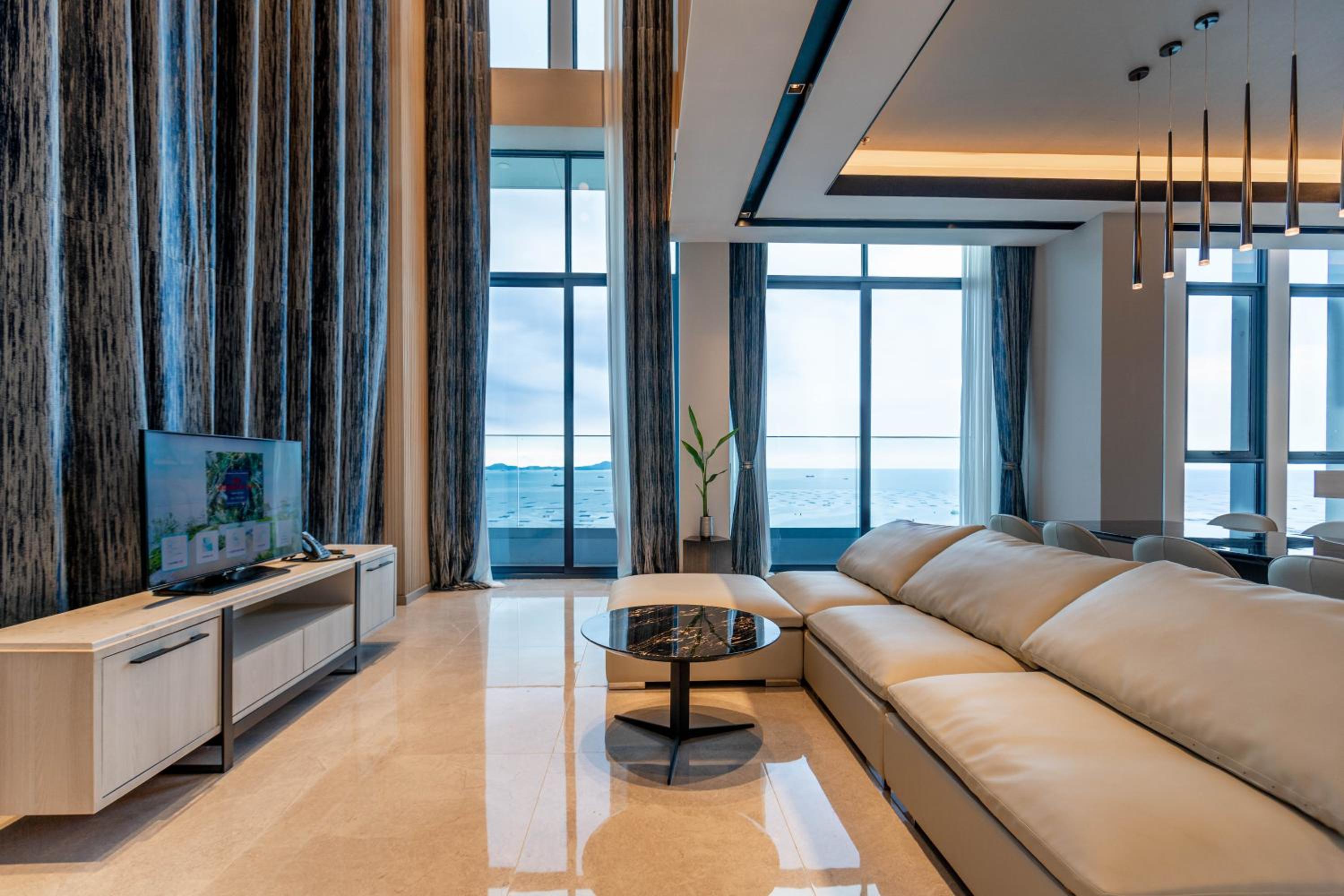 Penthouse Suite - Photo 11