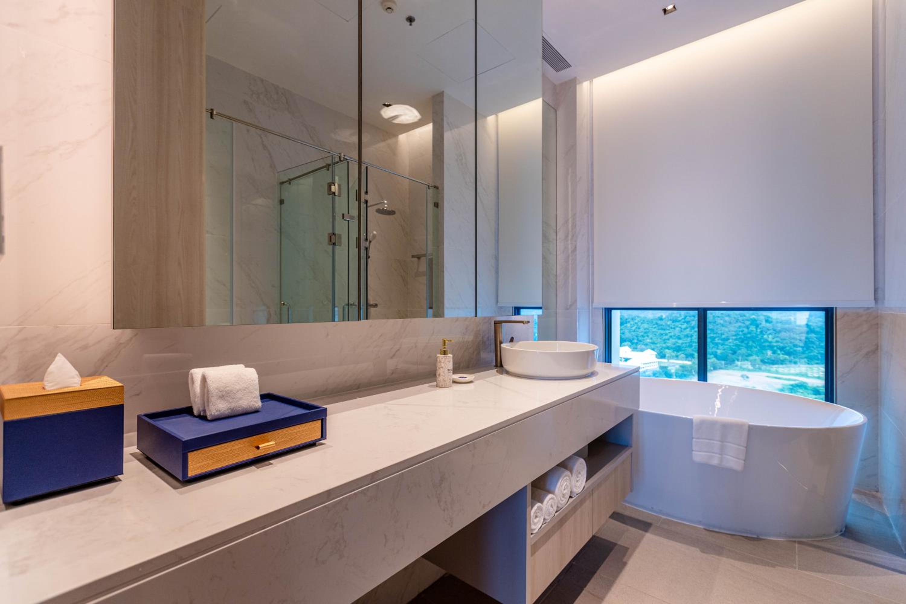 Penthouse Suite - Photo 8