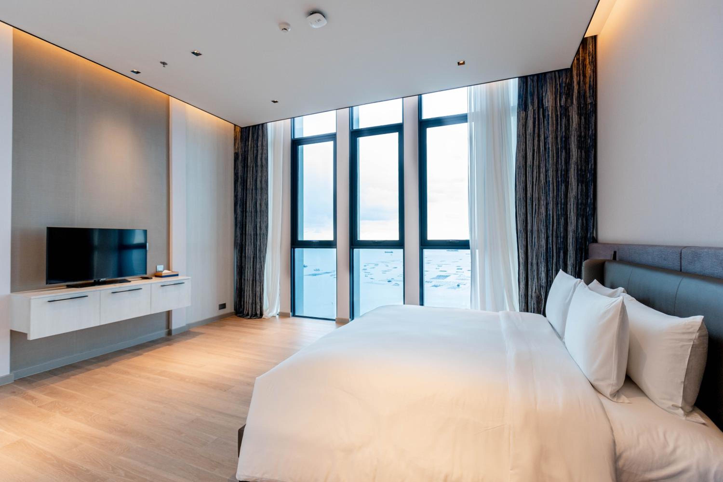 Penthouse Suite - Photo 7