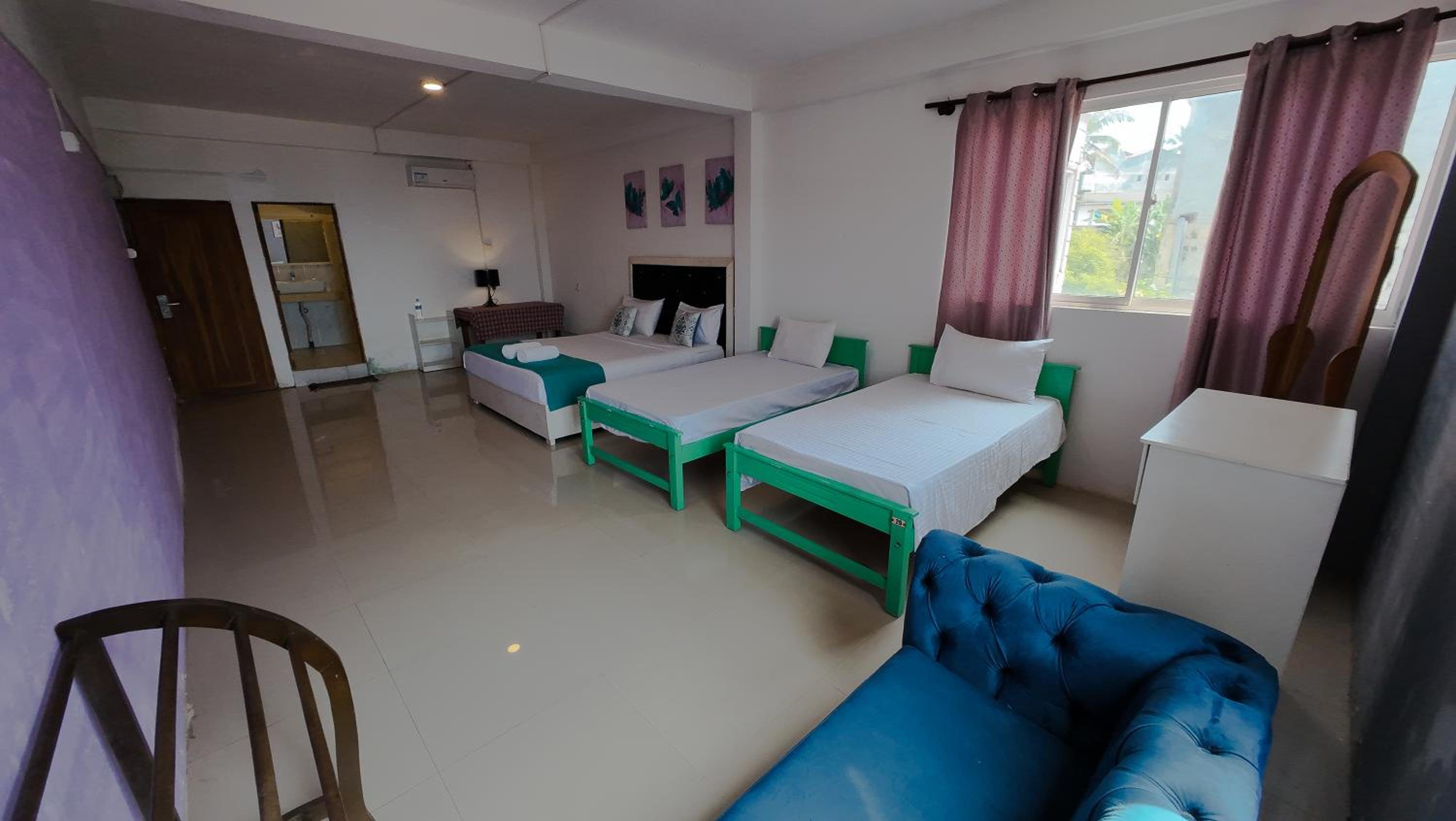 Economy Quadruple Room - Photo 2