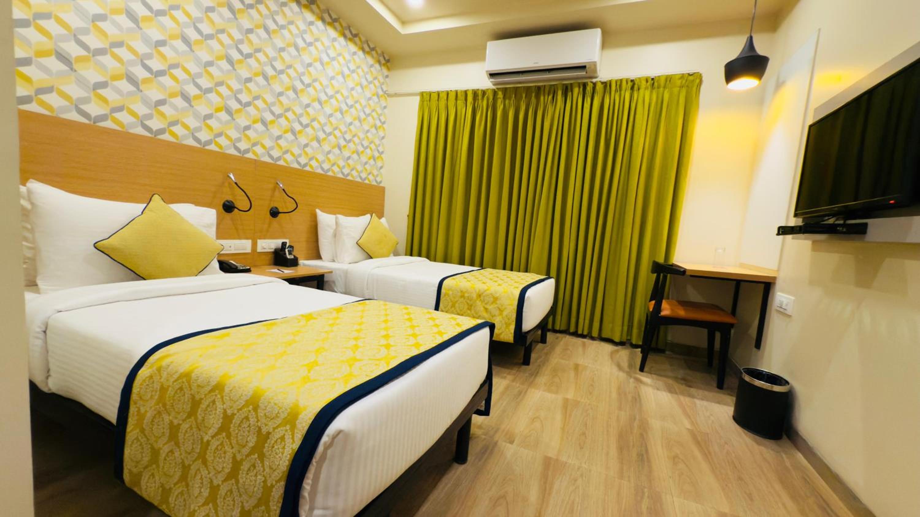 Twin Room - Photo 3