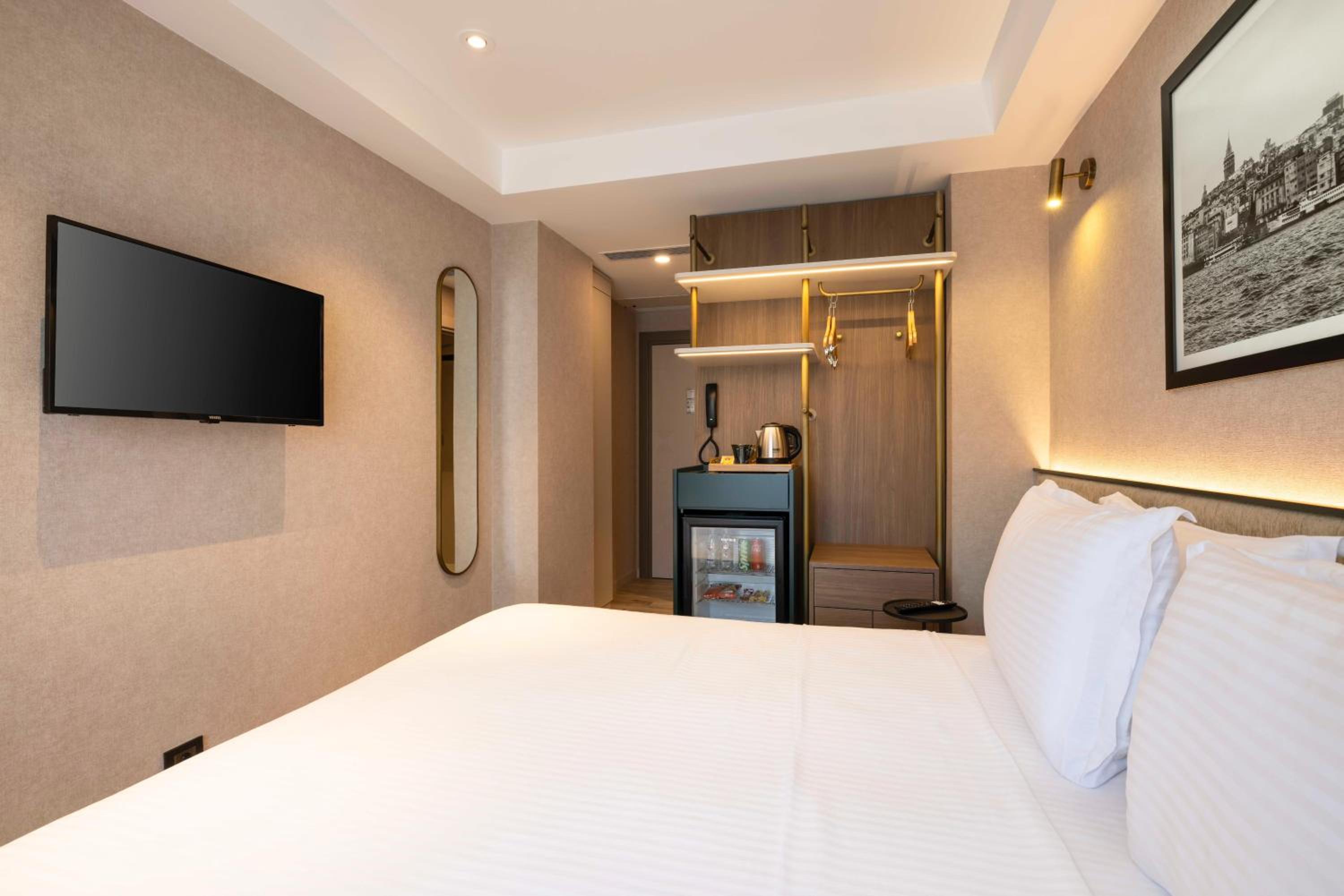 Superior Double or Twin Room photo 2