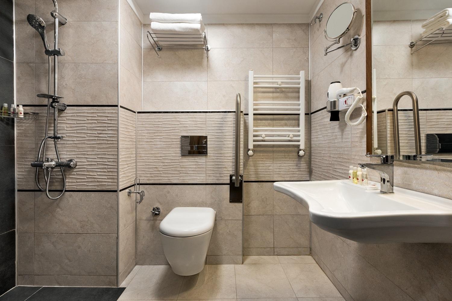King Room with Roll-In Shower - Mobility/Hearing Accessible - Non-Smoking photo 2