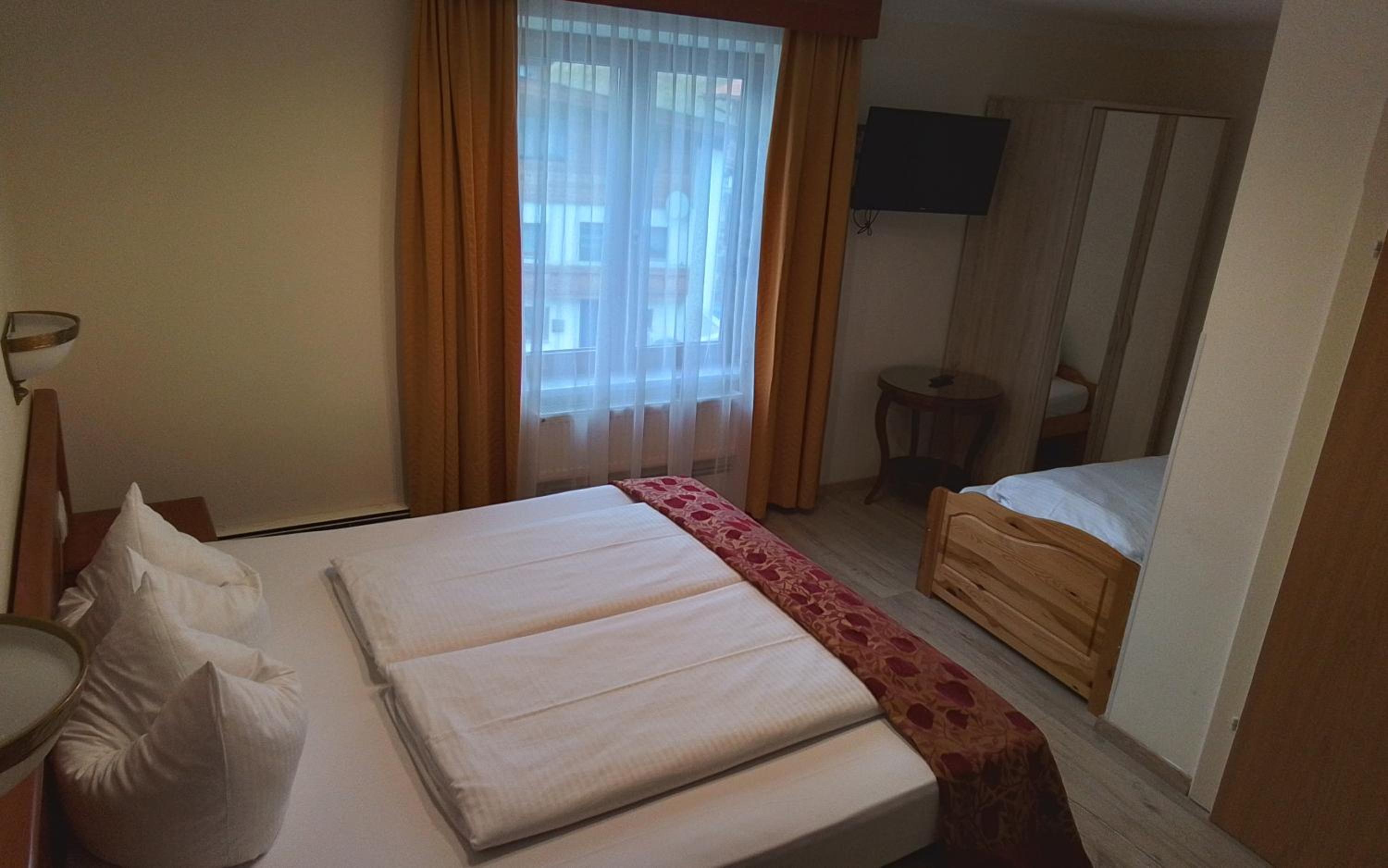 Comfort Triple Room with Shower photo 3