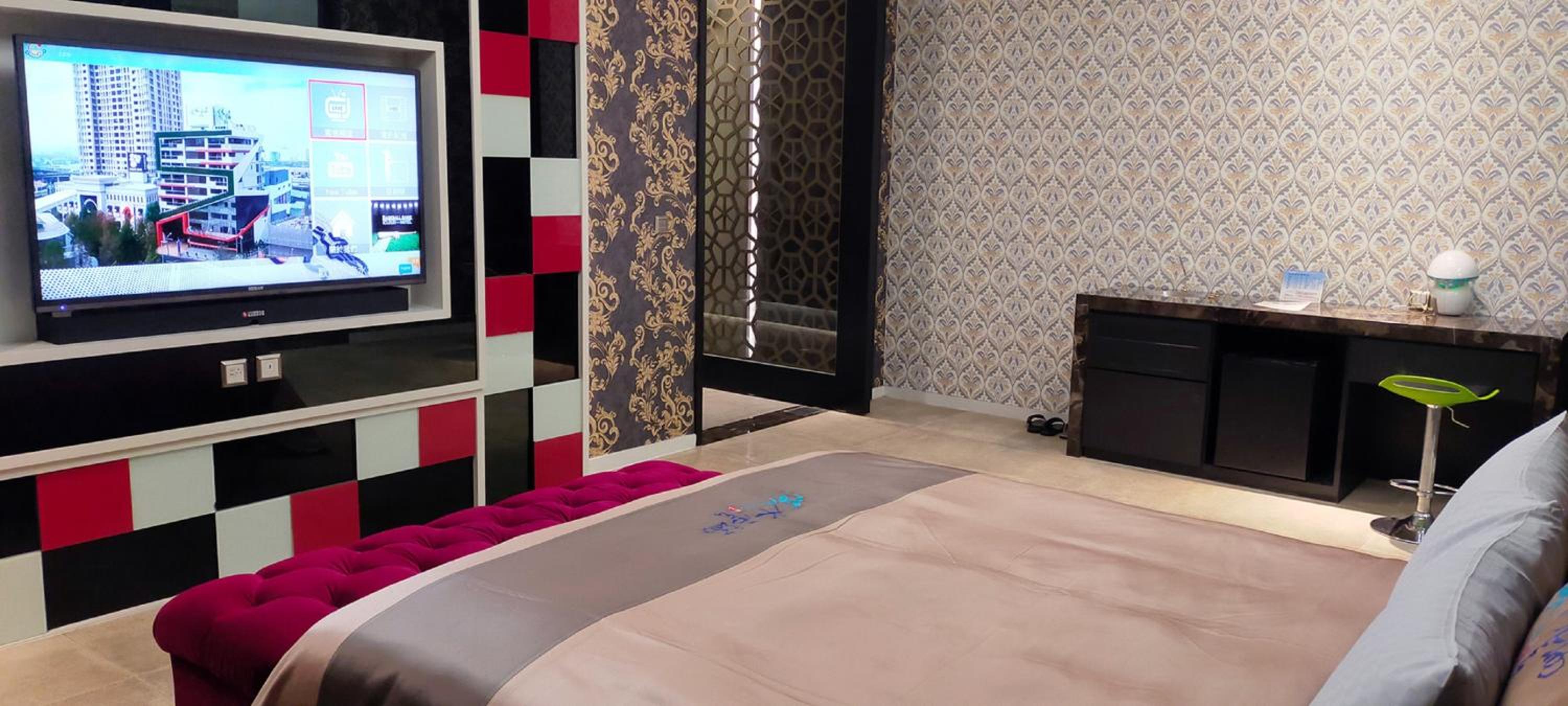Deluxe King Room photo 2