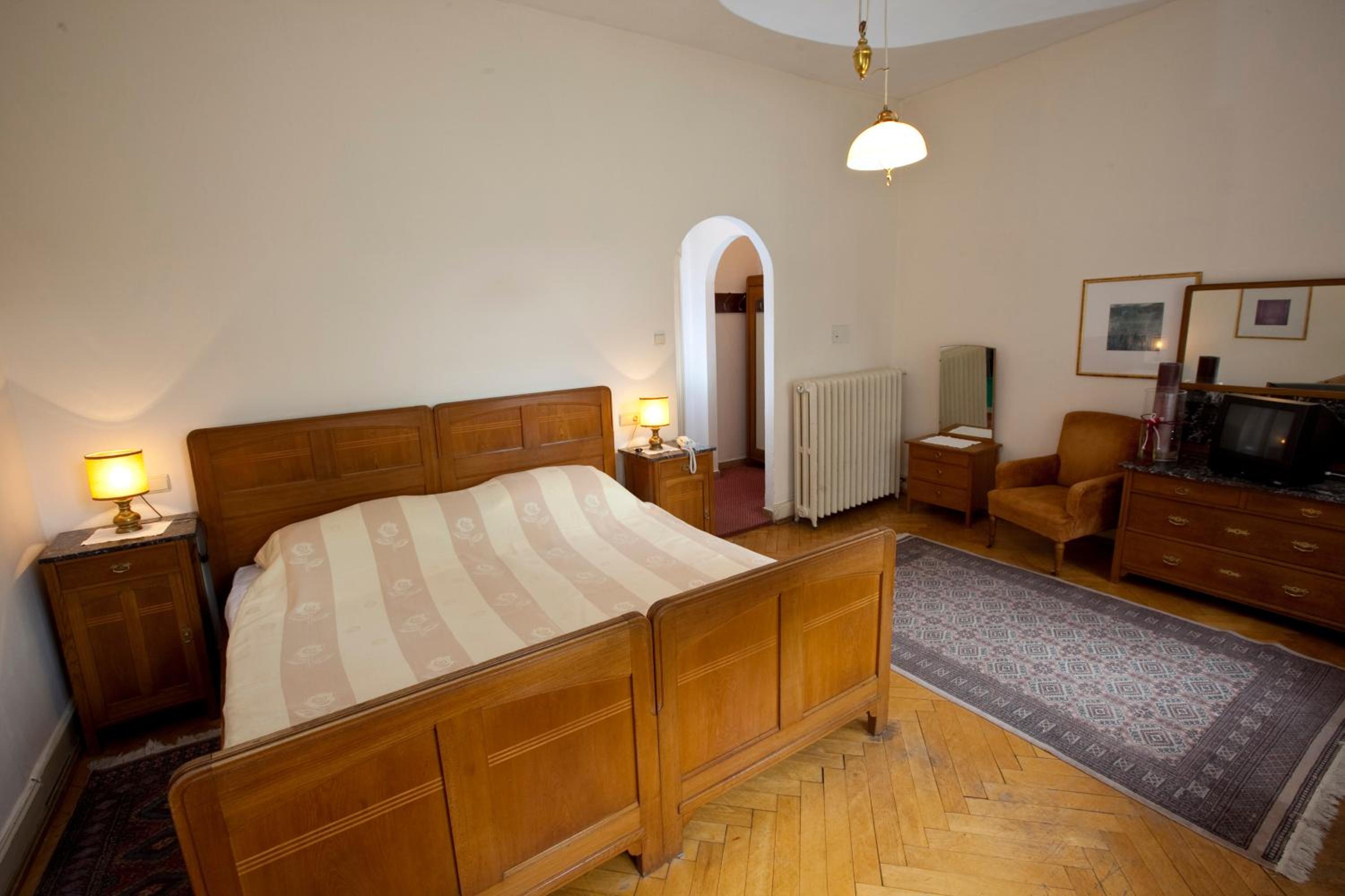 Double or Twin Room - Photo 11
