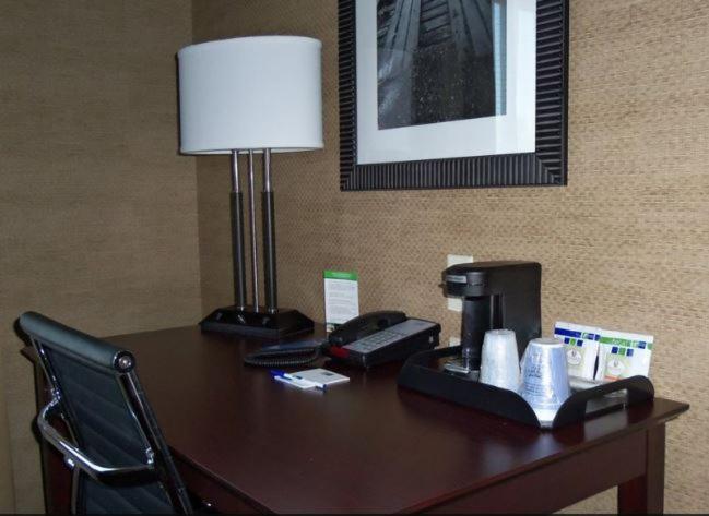 Queen Room with Two Queen Beds - Hearing Accessible/Non-Smoking - Photo 4