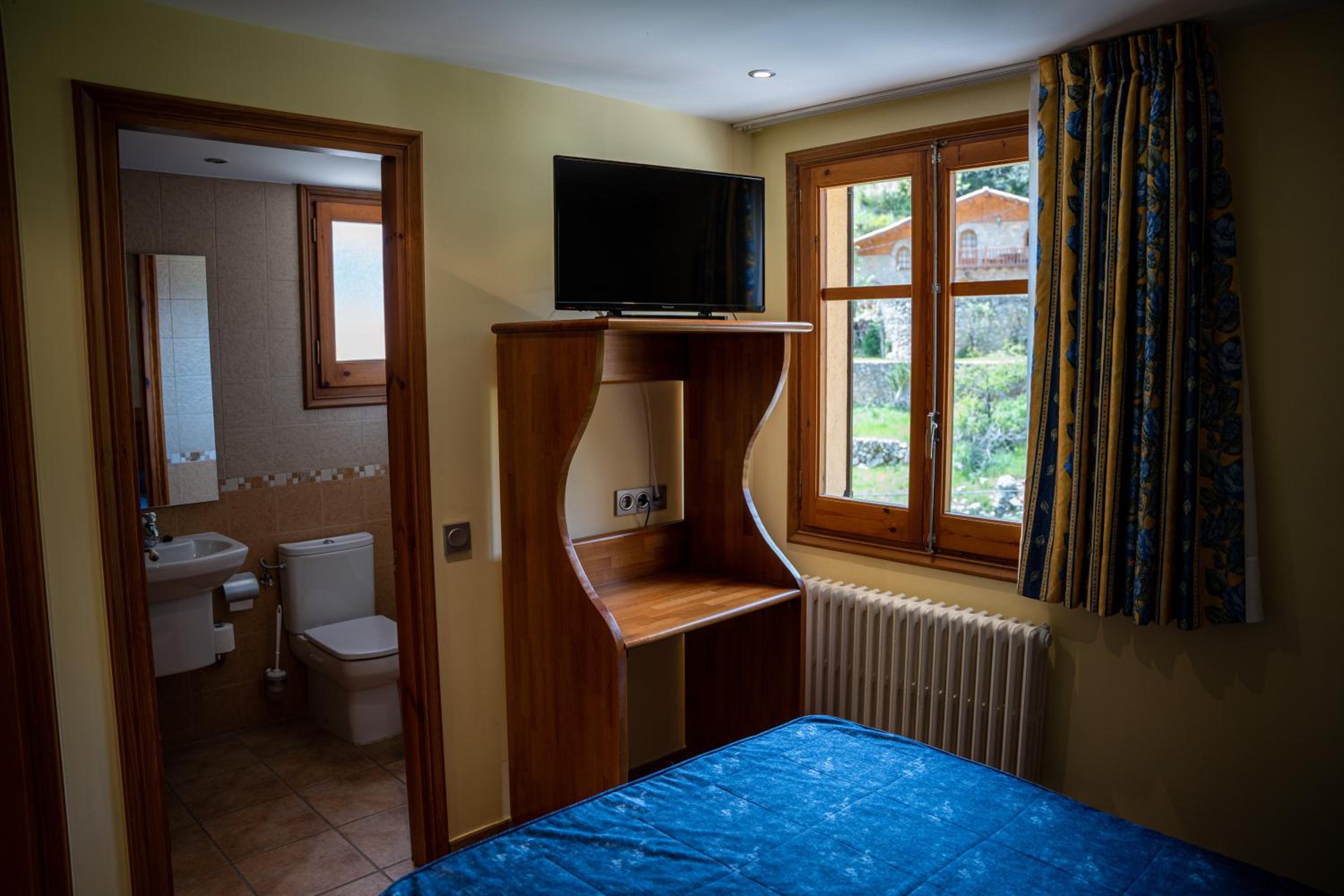 Economy Double Room - Photo 2