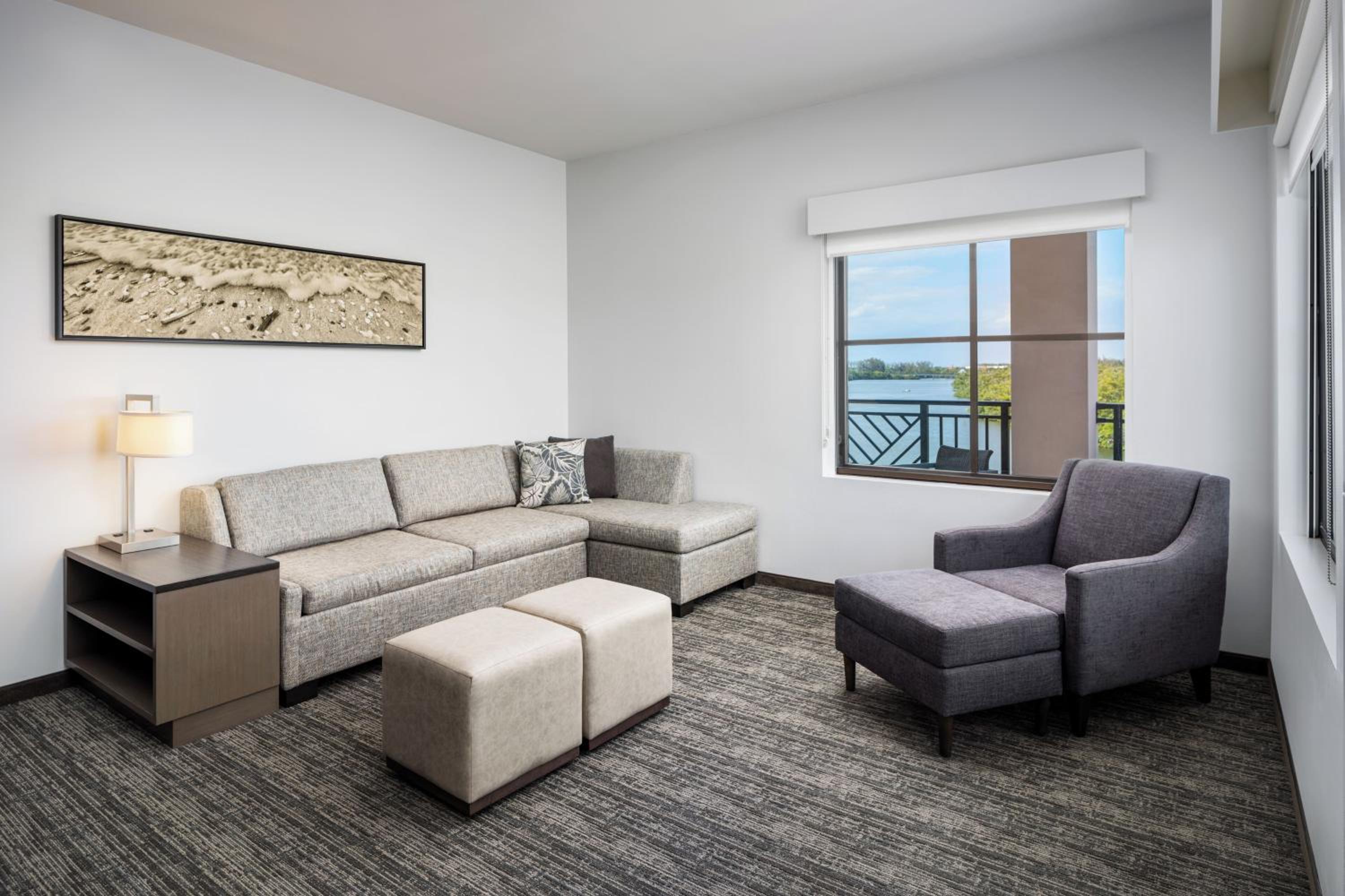 One-Bedroom King Suite with Bath Tub