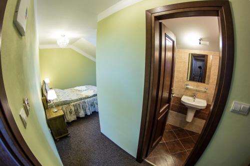 Double Room - Photo 6