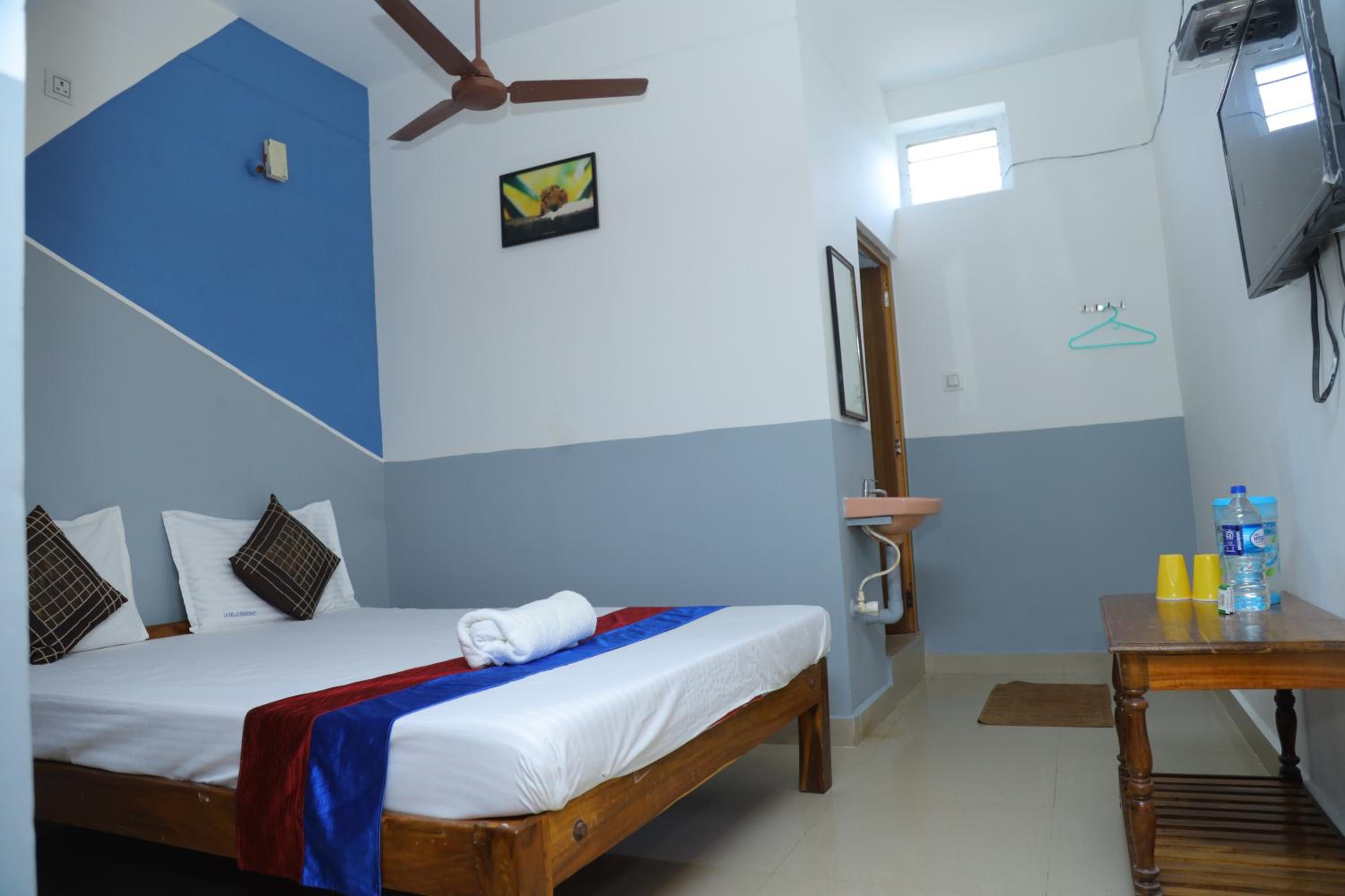 Budget Double Room photo 2