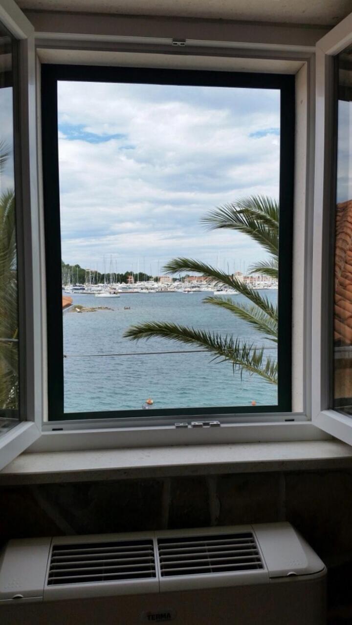 Apartment with Terrace - Photo 9