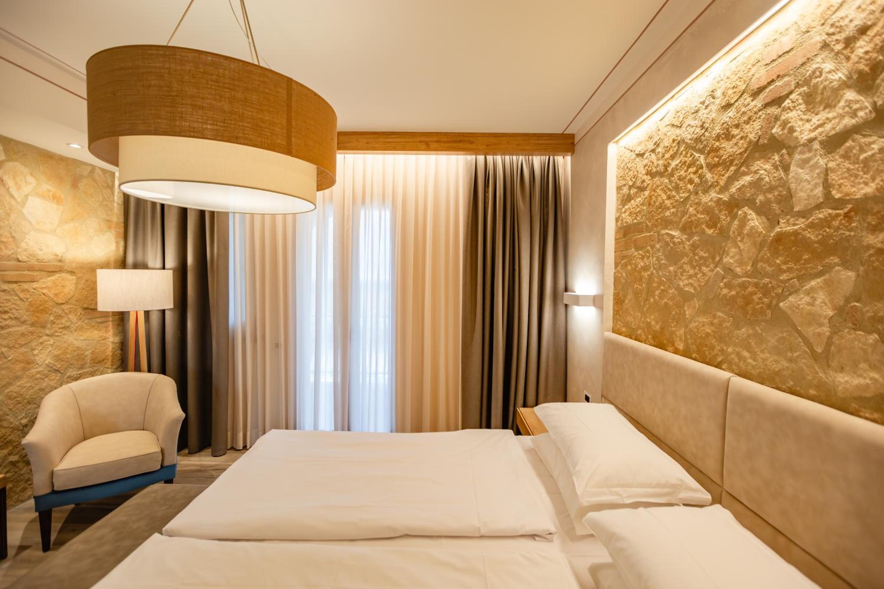Deluxe Double or Twin Room with Balcony photo 2