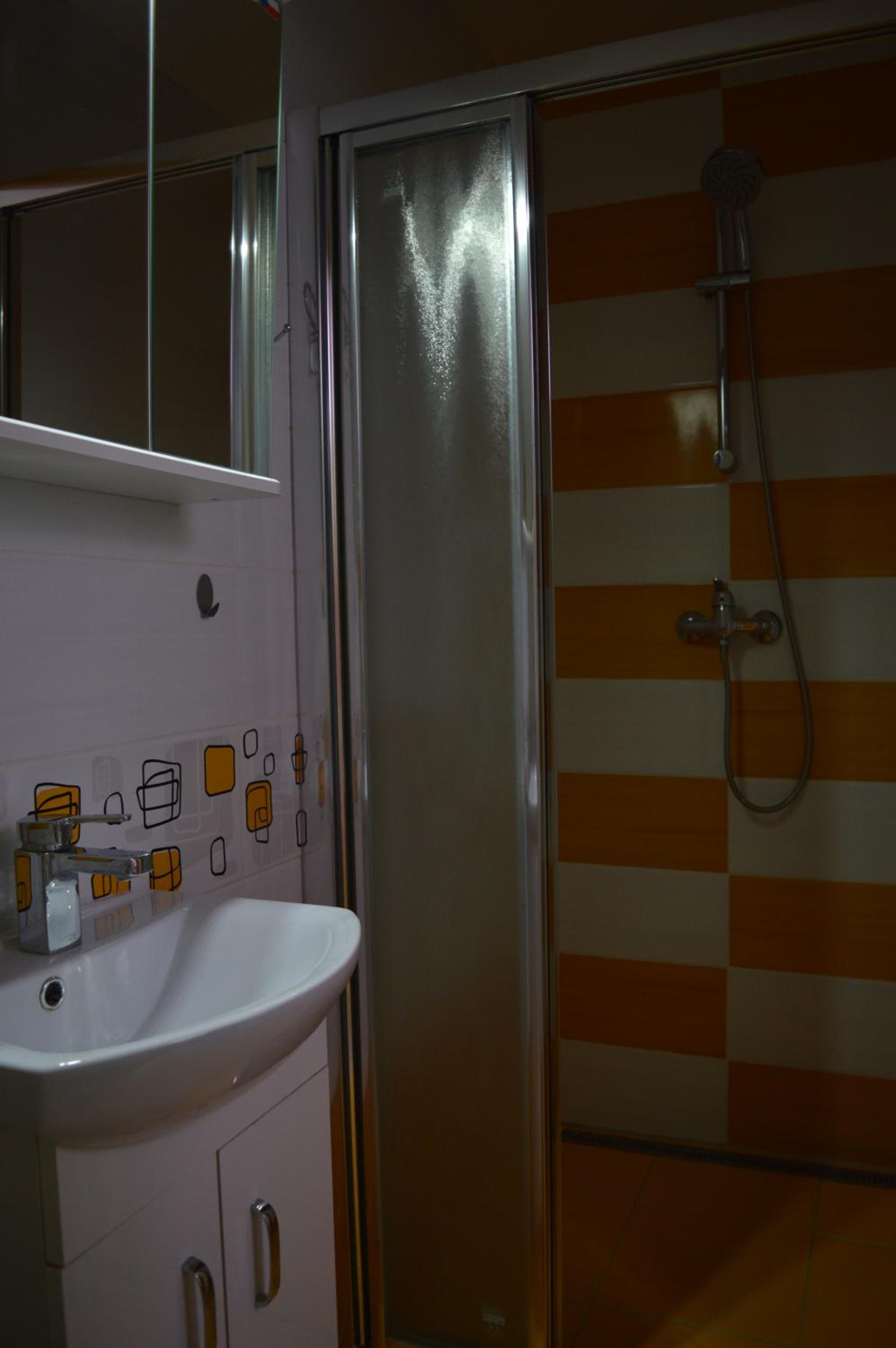 Quadruple Room with Private Bathroom photo 3