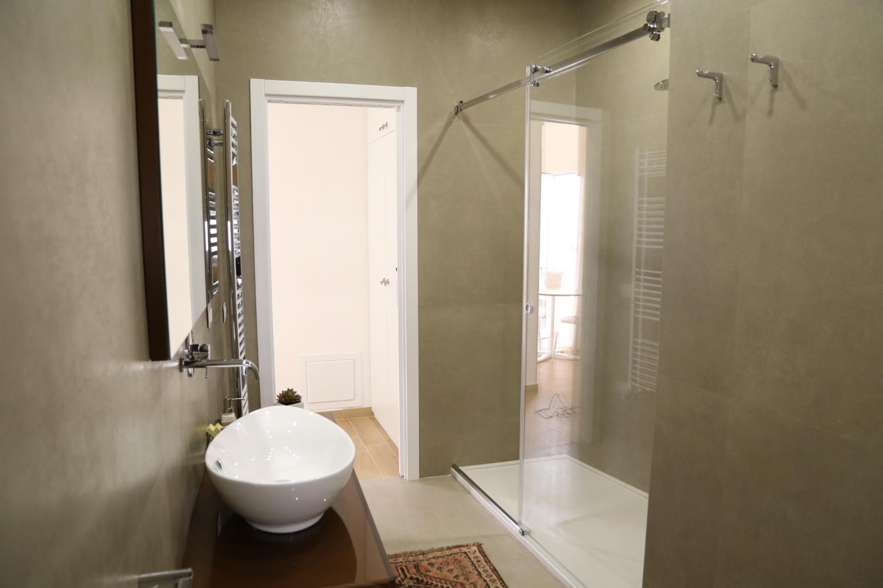 One-Bedroom Apartment - Photo 3