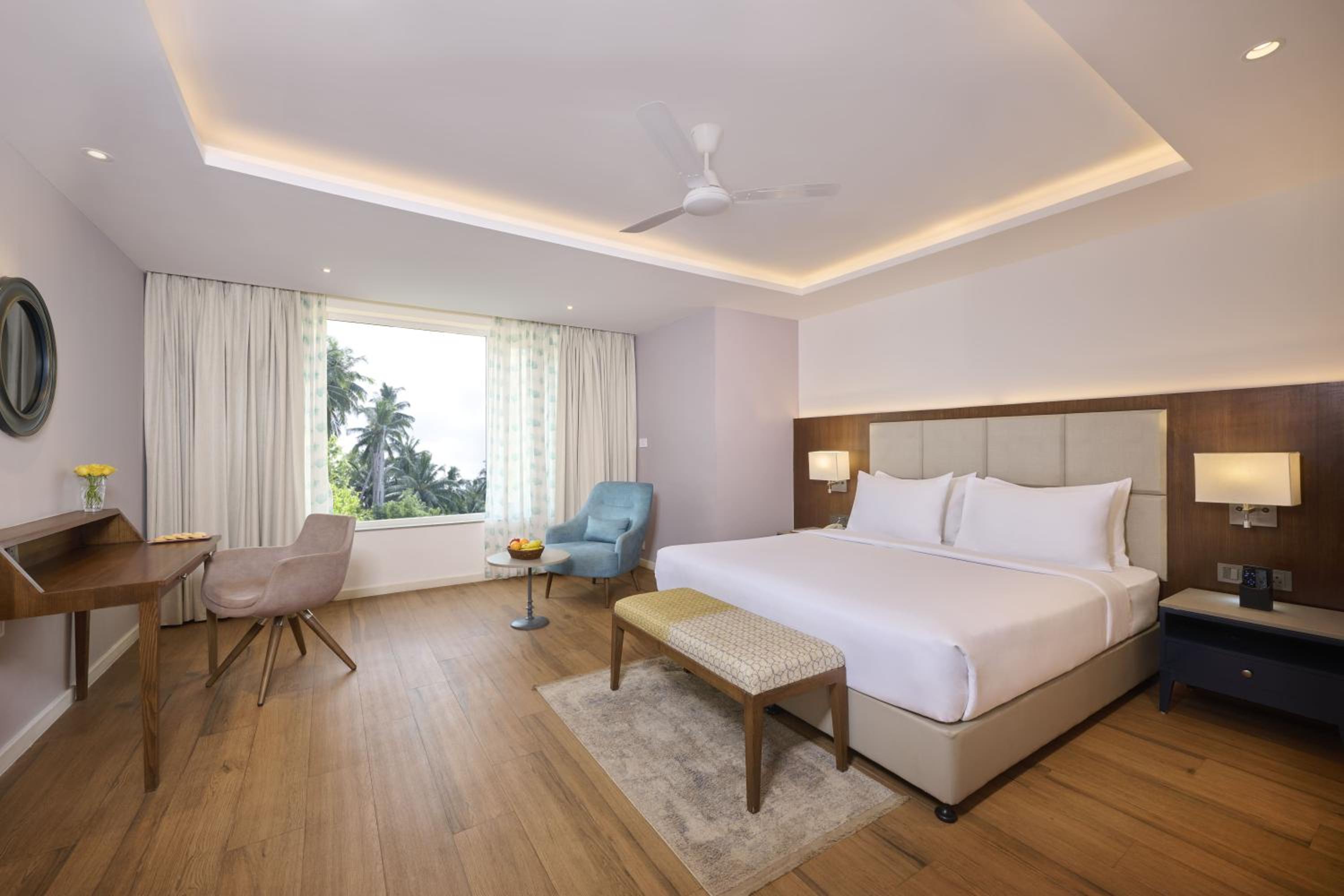 Deluxe Room - 1 King Bed - Photo 5