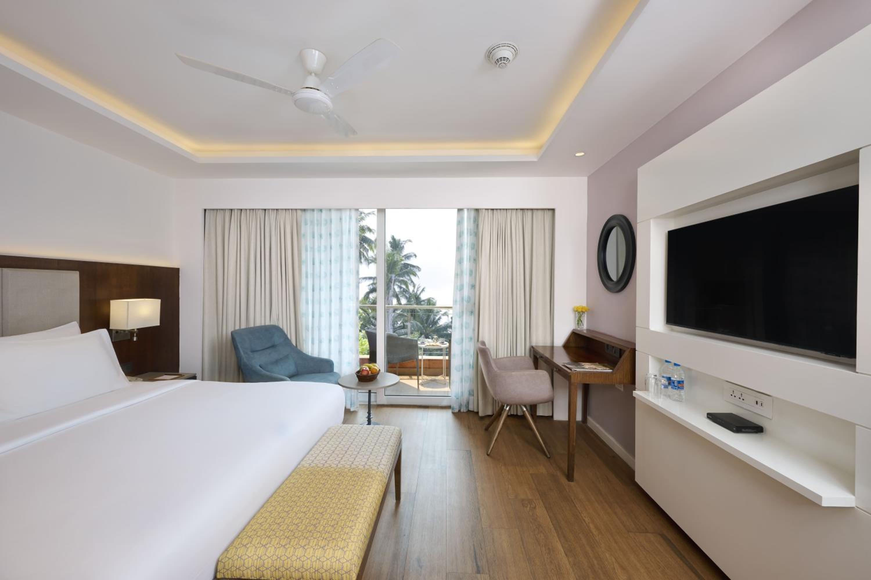 Superior Room - 1 King Bed - Photo 5