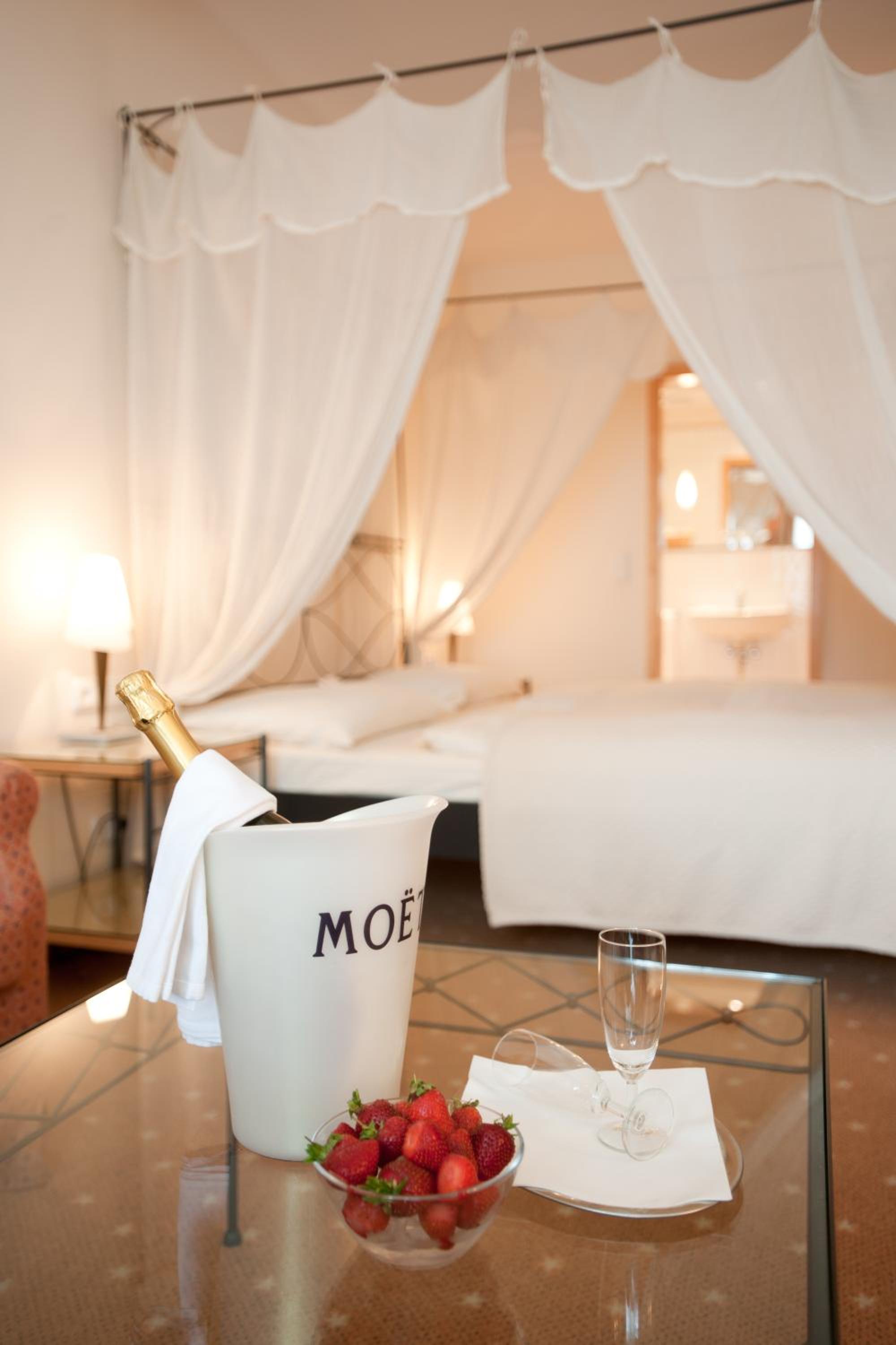 Double or Twin Room - Photo 3