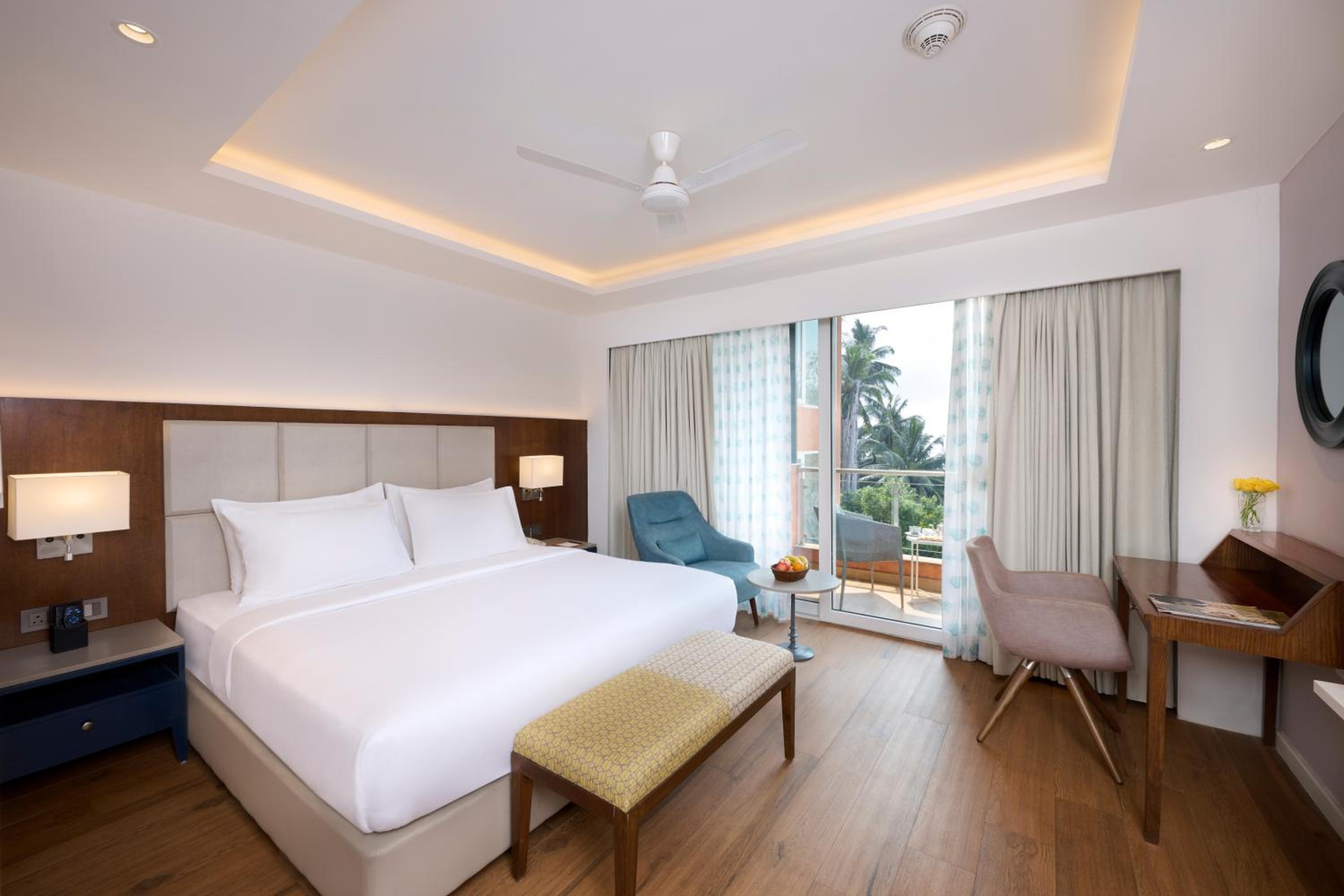 Superior Room - 1 King Bed - Photo 3