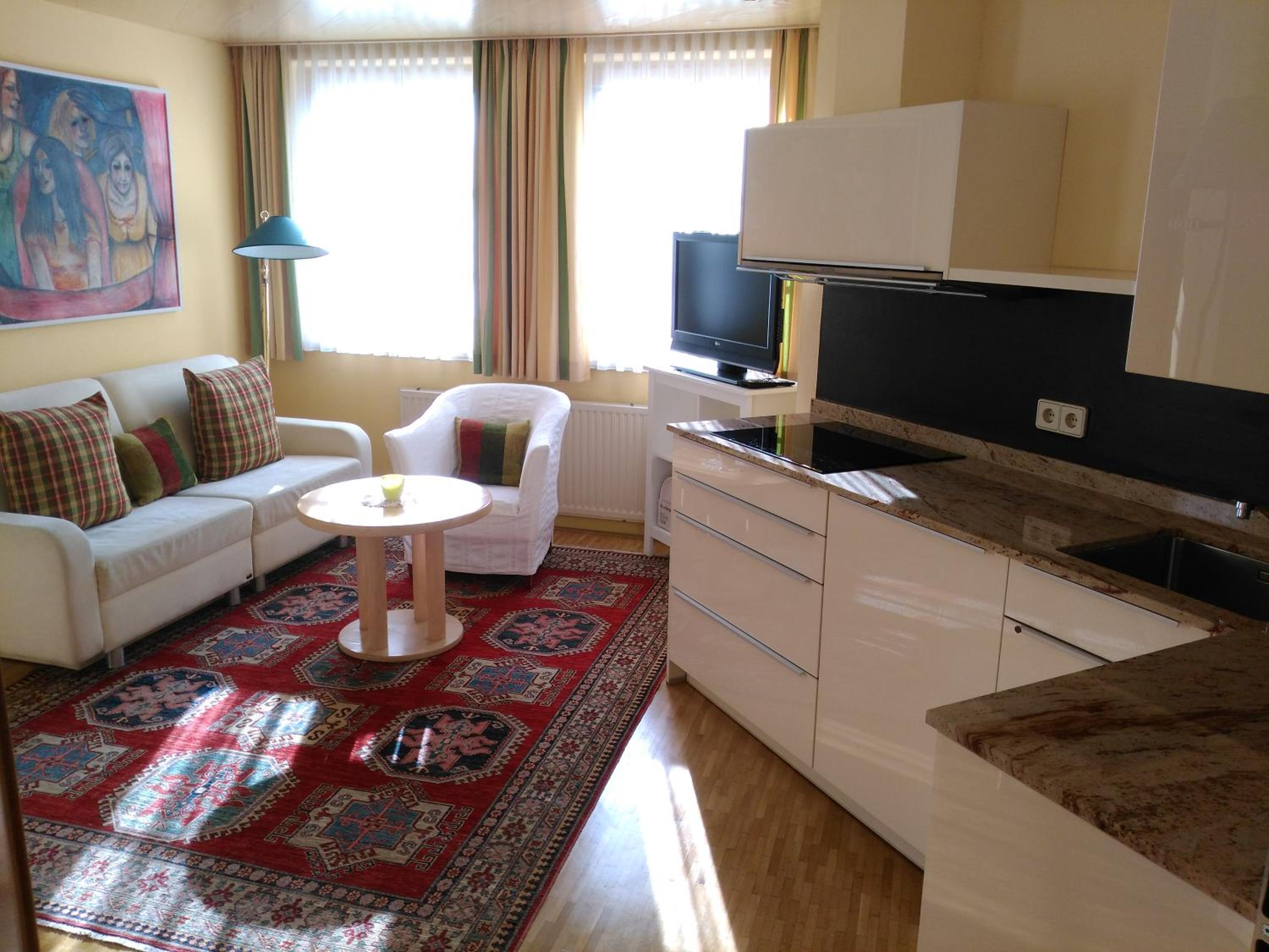 One-Bedroom Apartment with direct Lake View photo 1