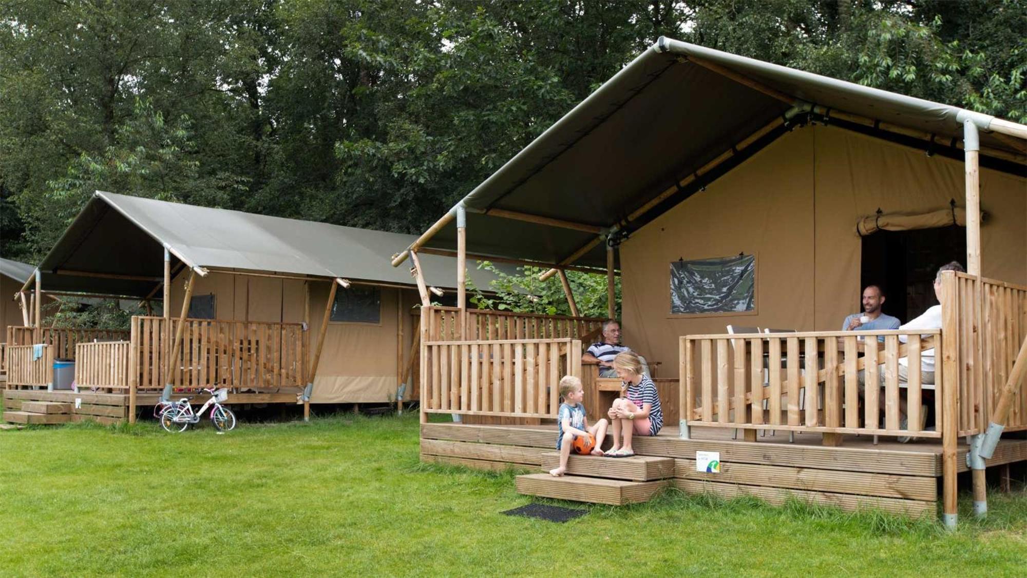 Safaritent met luxe inrichting en 2 slaapkamers (huisdieren niet toegestaan)