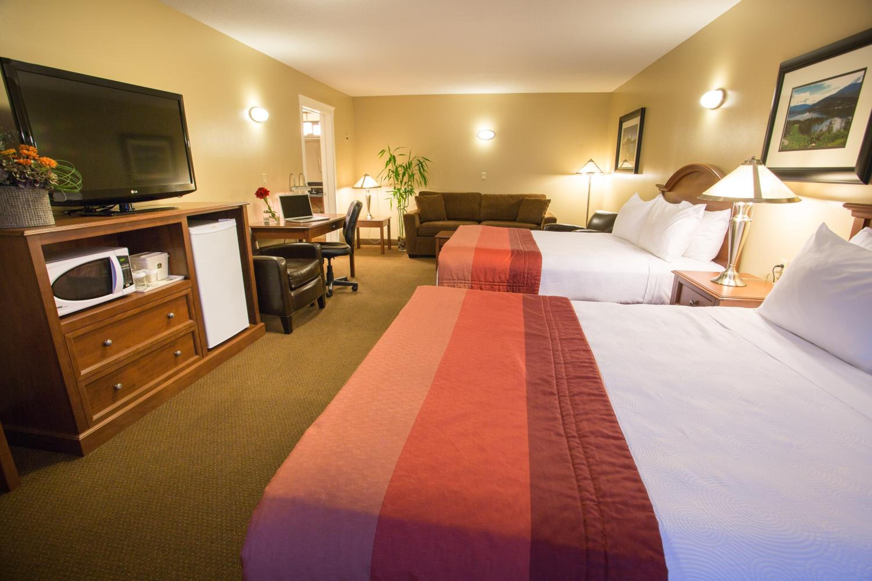 Queen Room with Two Queen Beds - Pet Friendly/Non-Smoking photo 1
