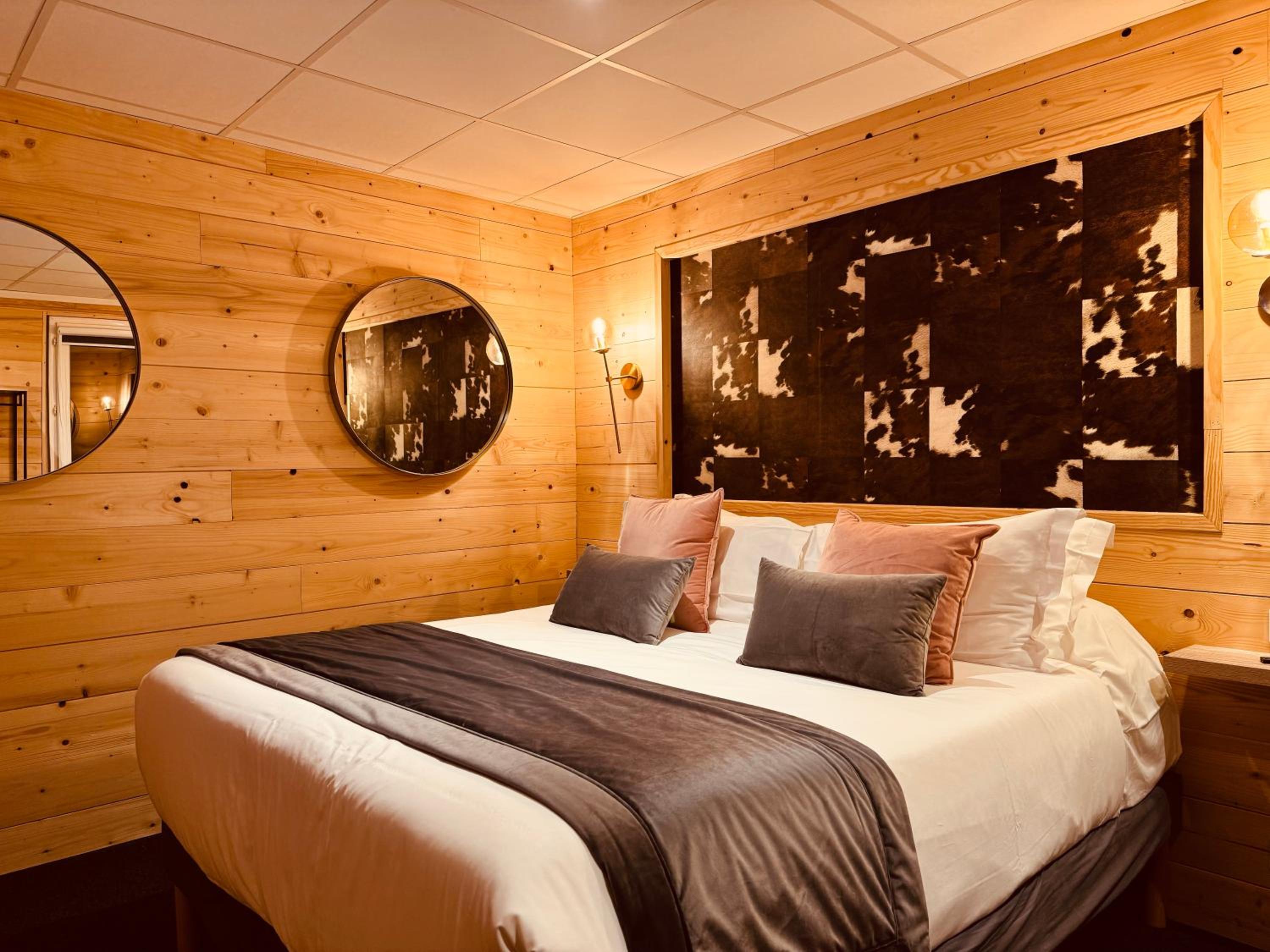 Executive Suite - Photo 2