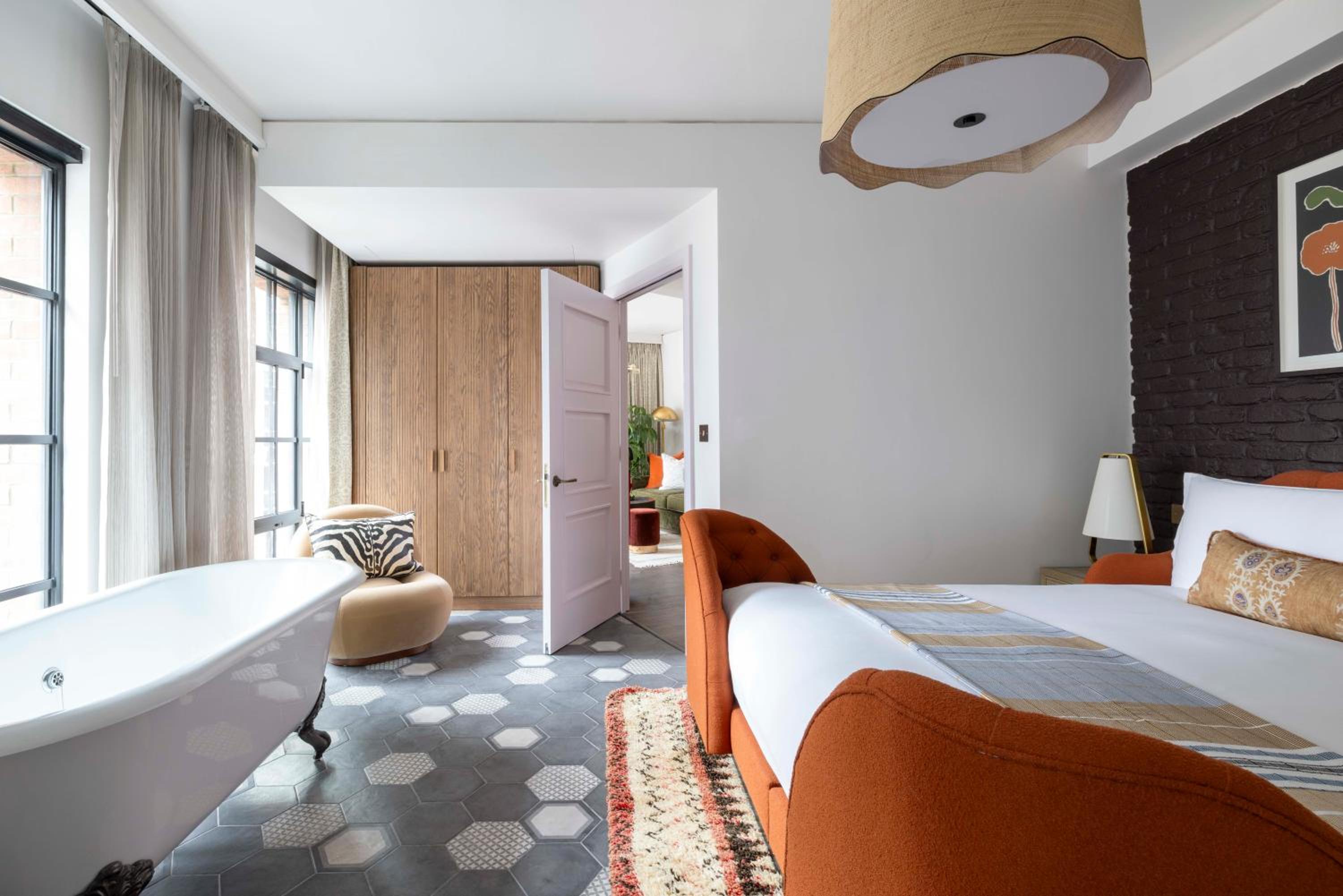 Deluxe Family Suite photo 3
