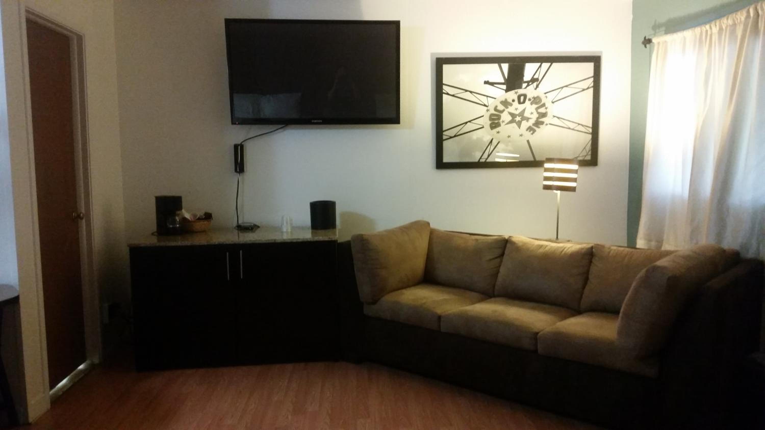 Mini Suite - Photo 1