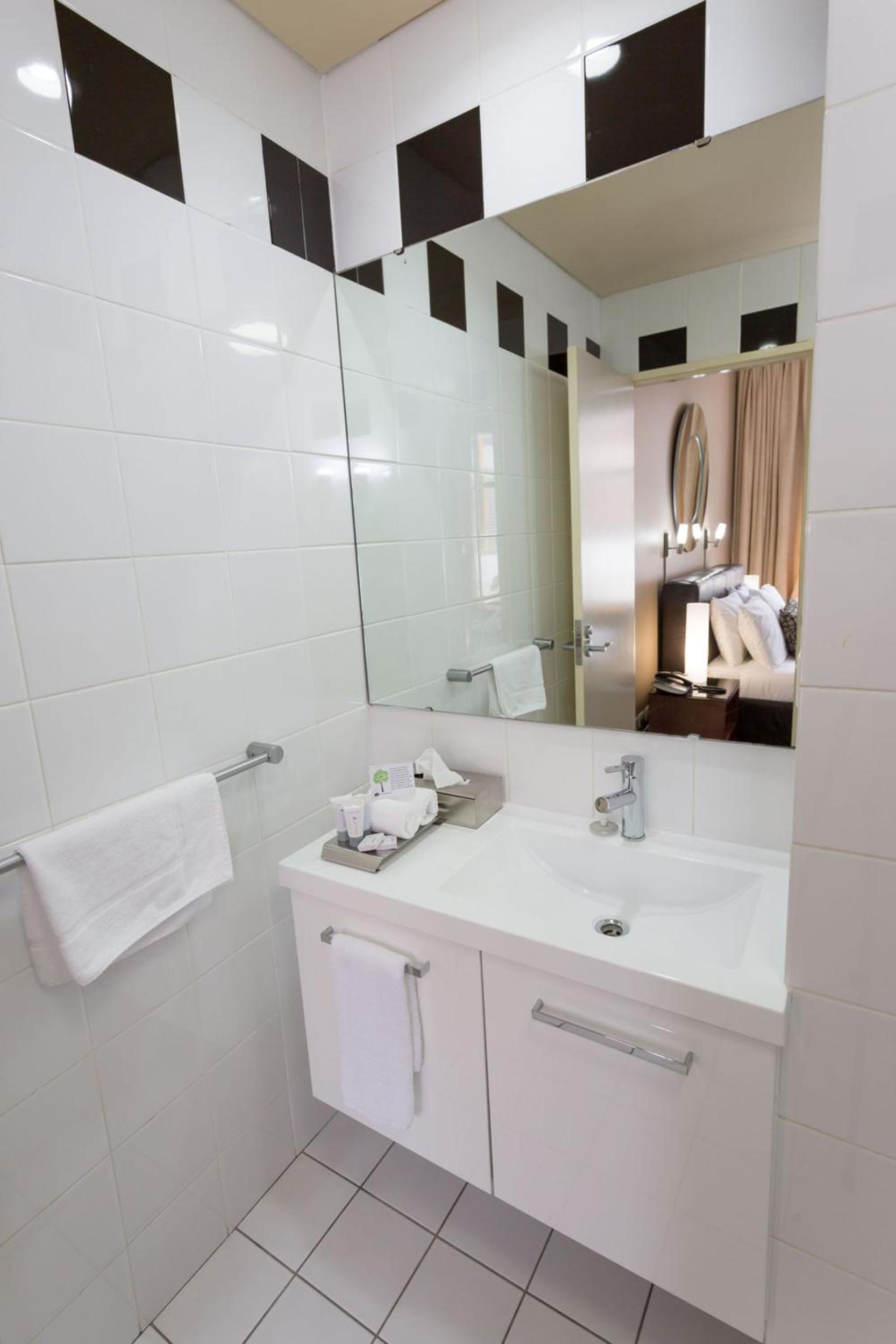 Queen Suite - Photo 6