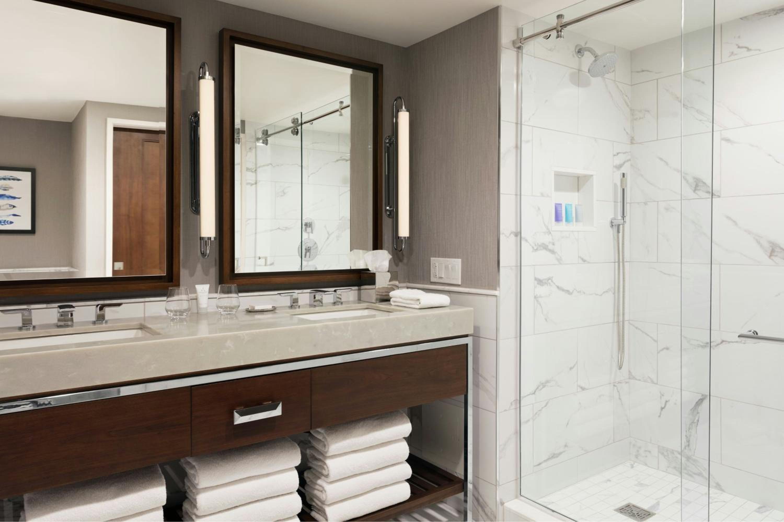 Luxury Waterfront One-Bedroom Large Suite