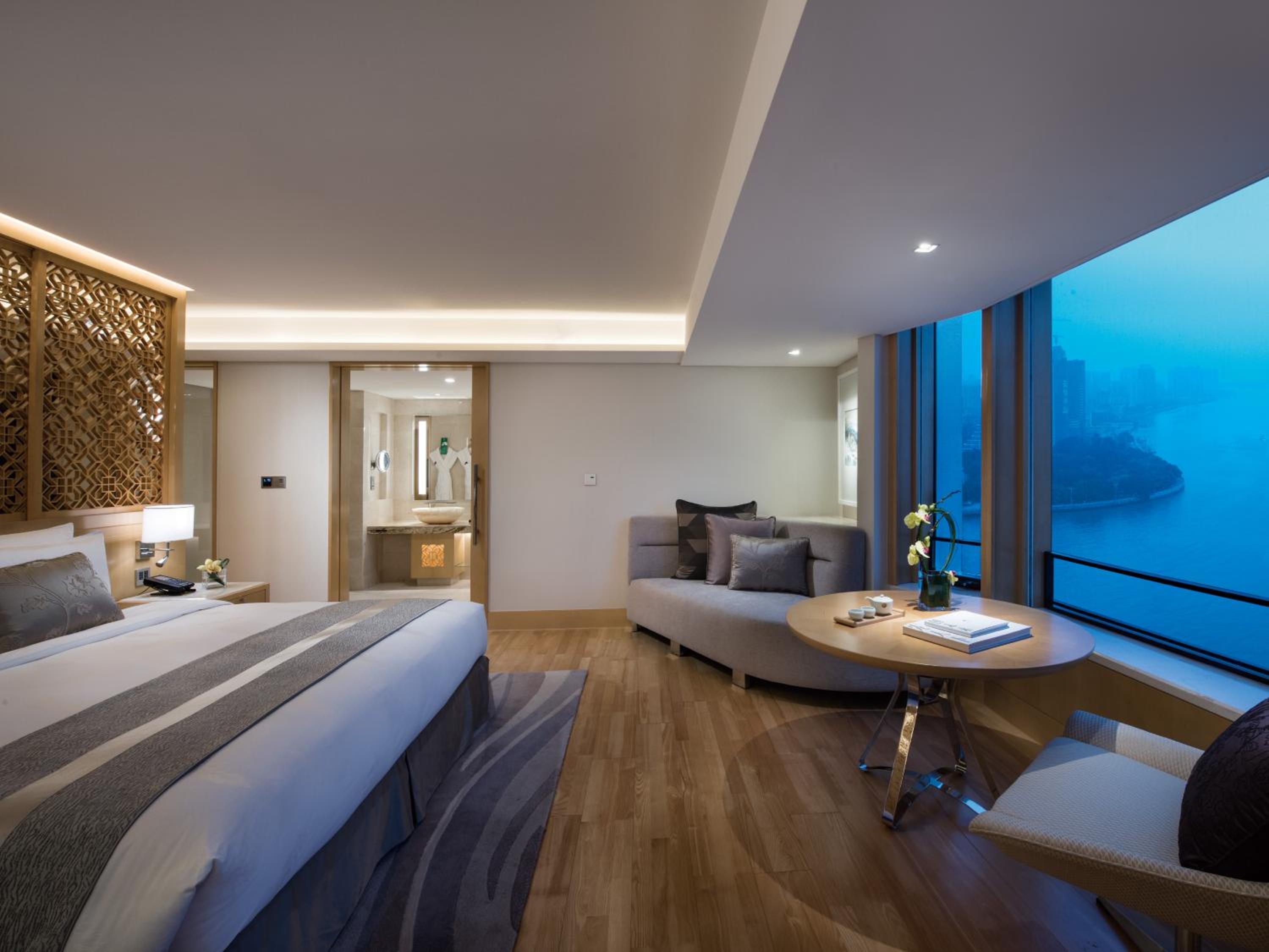 Deluxe King Room with River View - Photo 1
