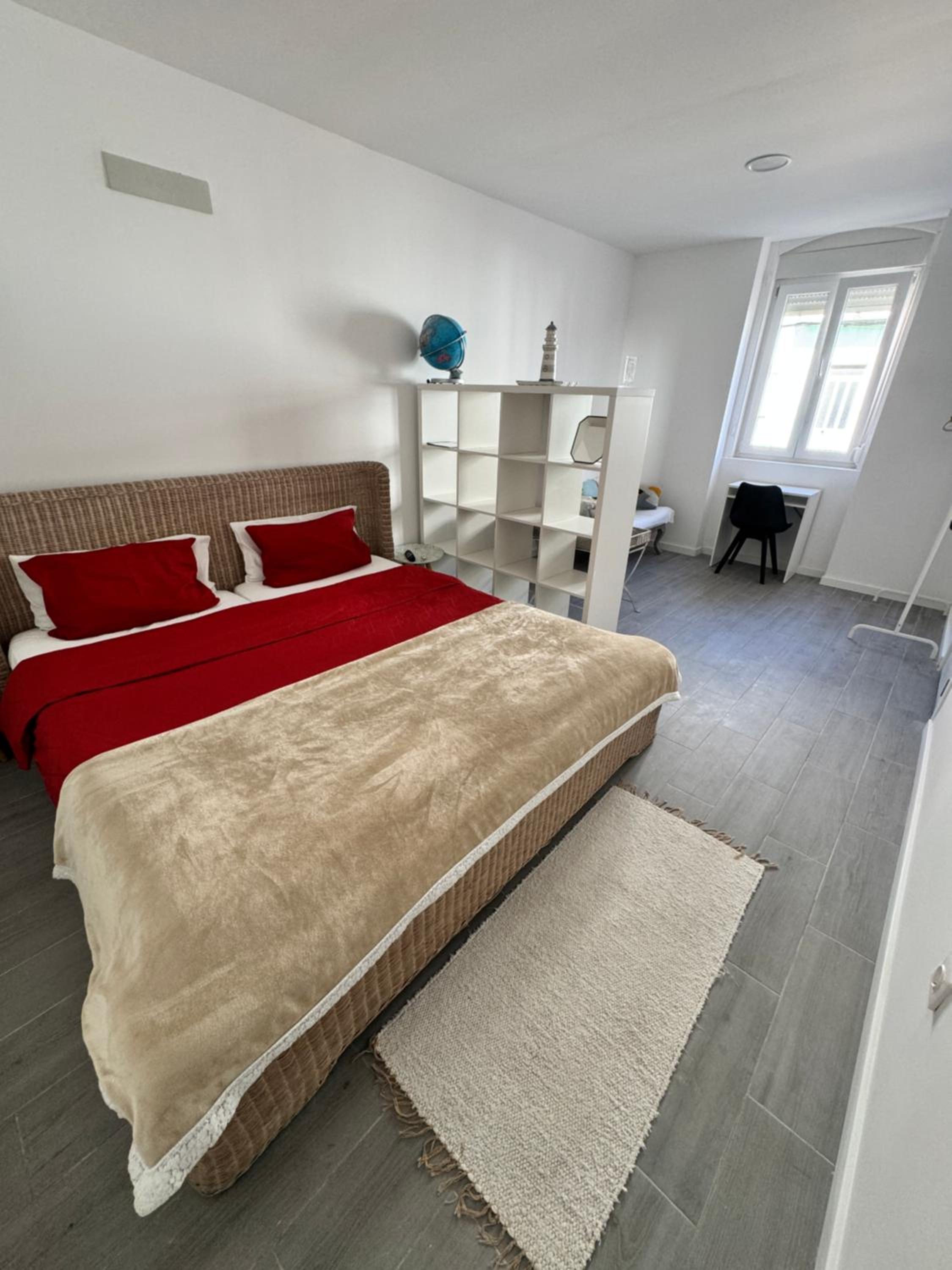 Deluxe King Suite photo 1
