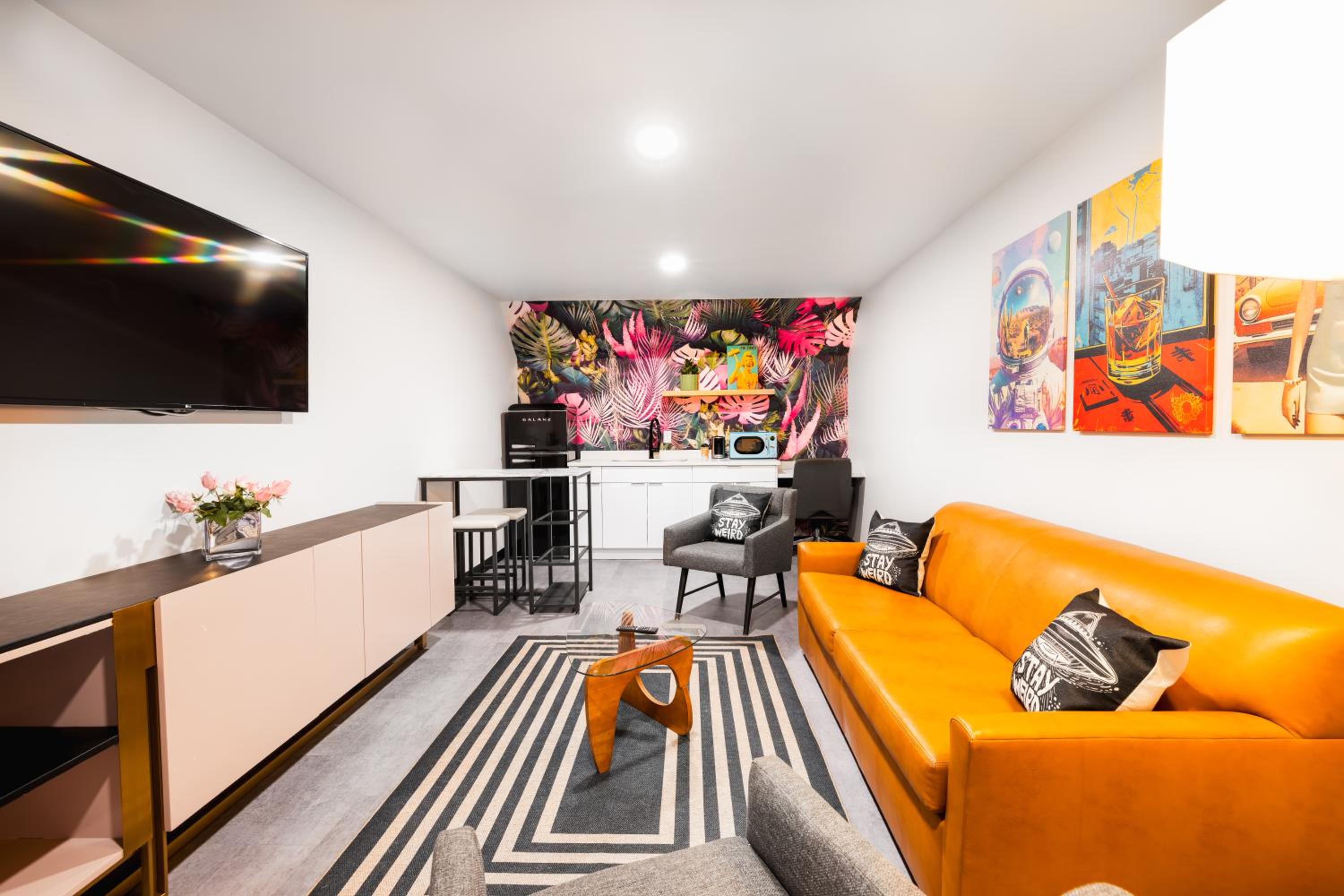 Superior King Suite - Non-Smoking - Photo 2