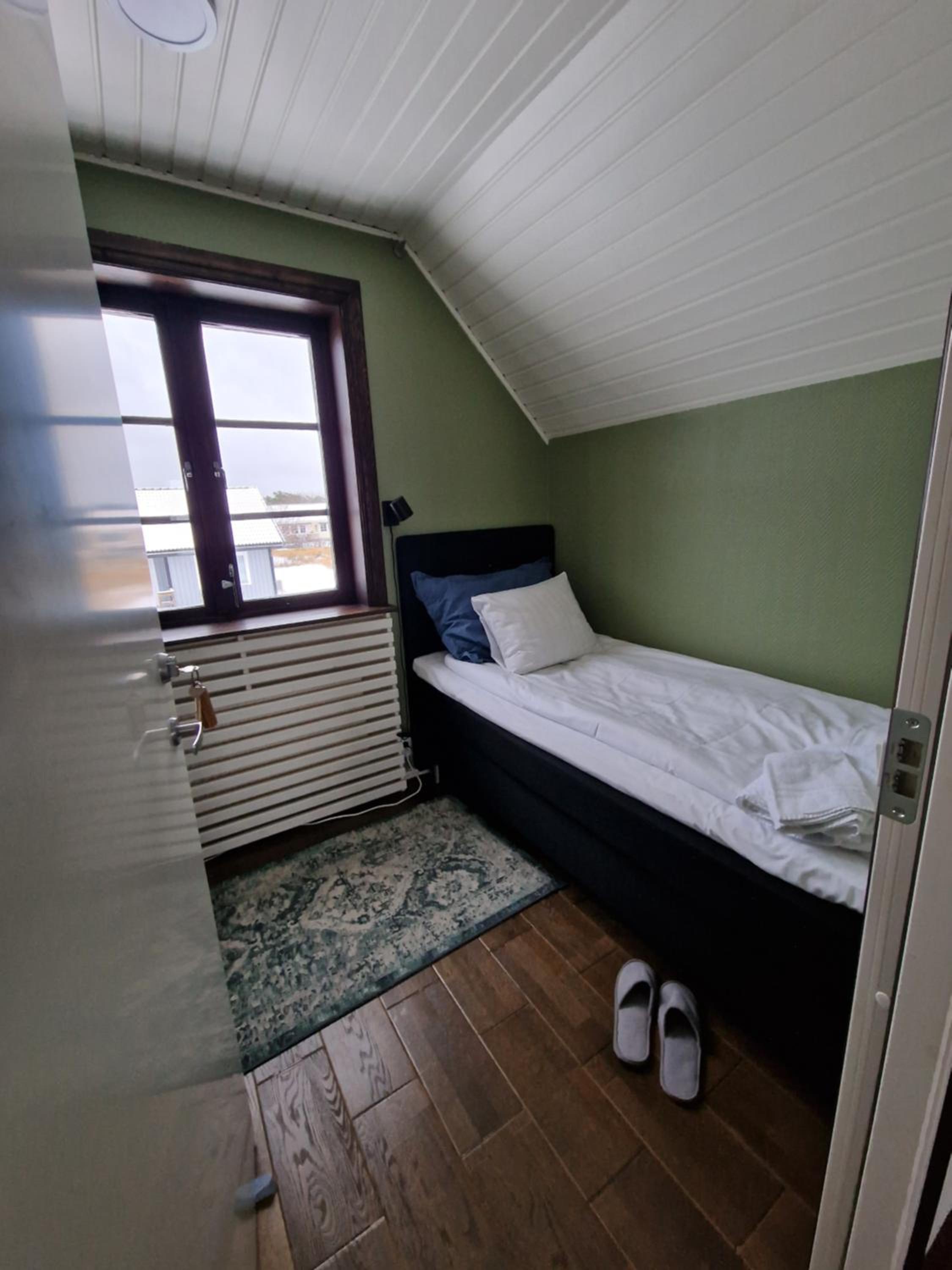Single Room with Shared Bathroom