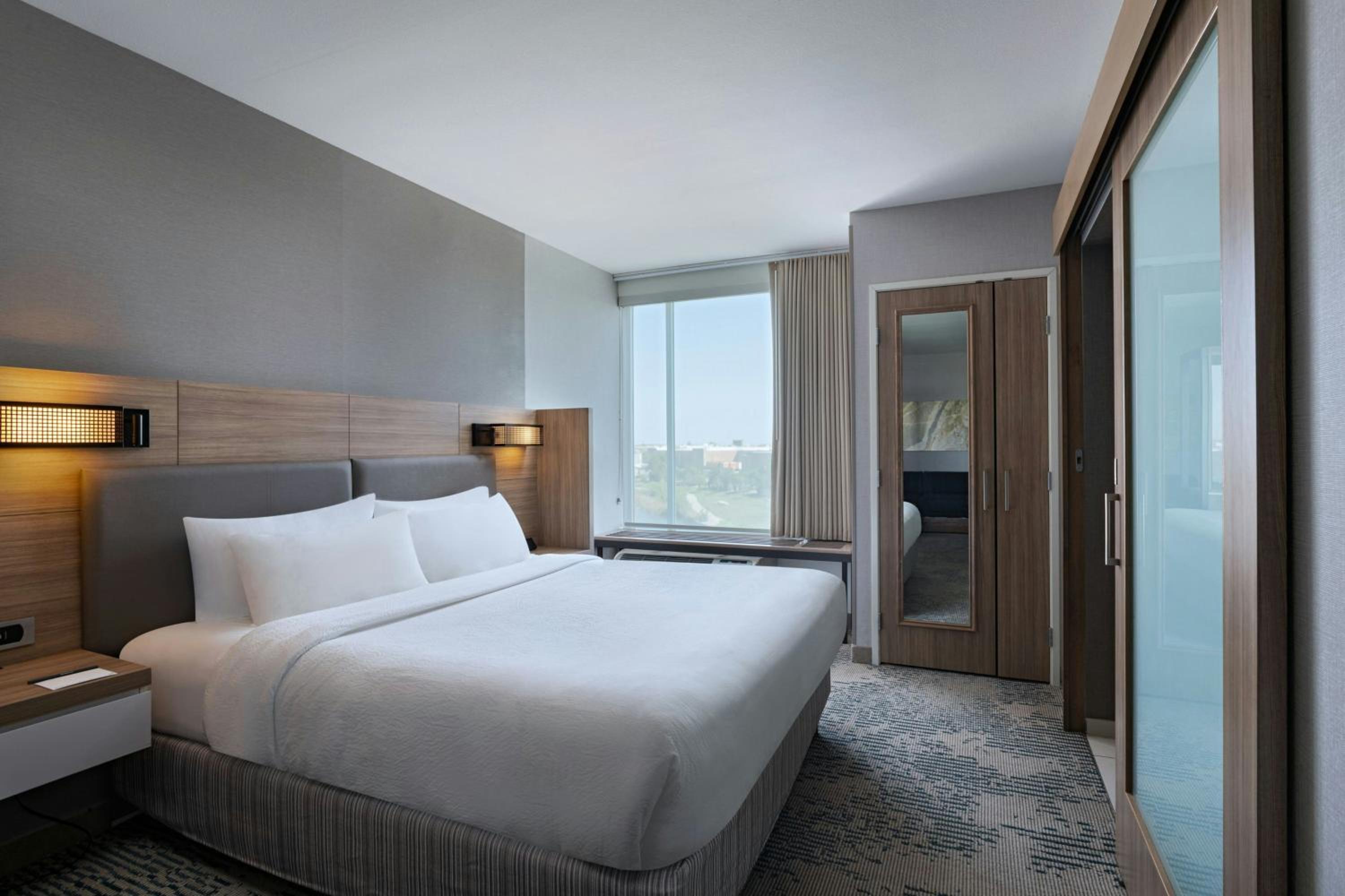 King Suite with Lake View and Trundle Sofa
