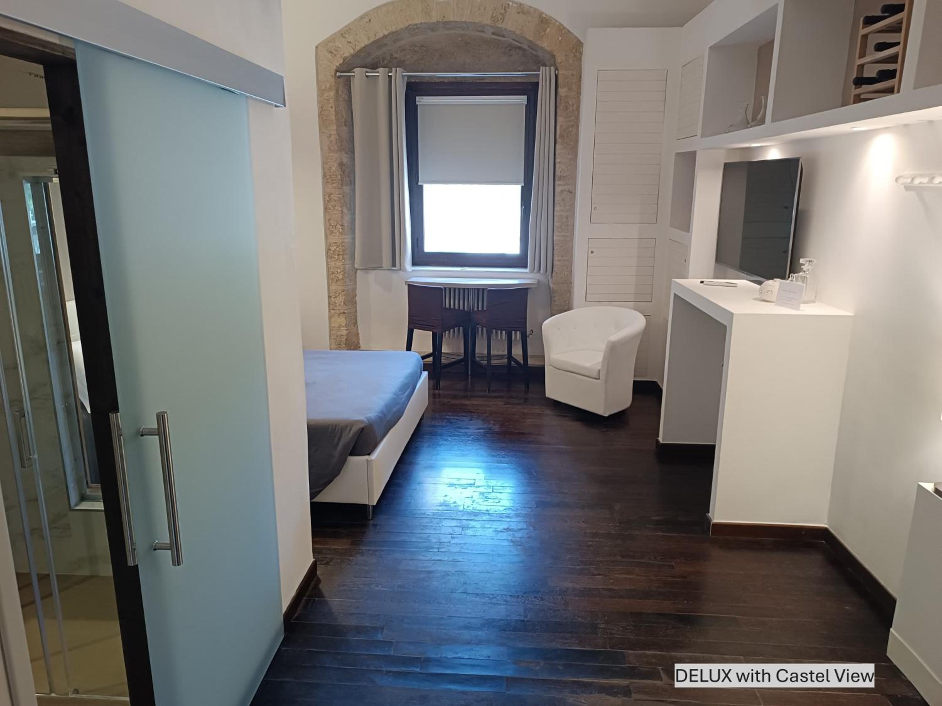 Deluxe Double Room with Castle View - Photo 14