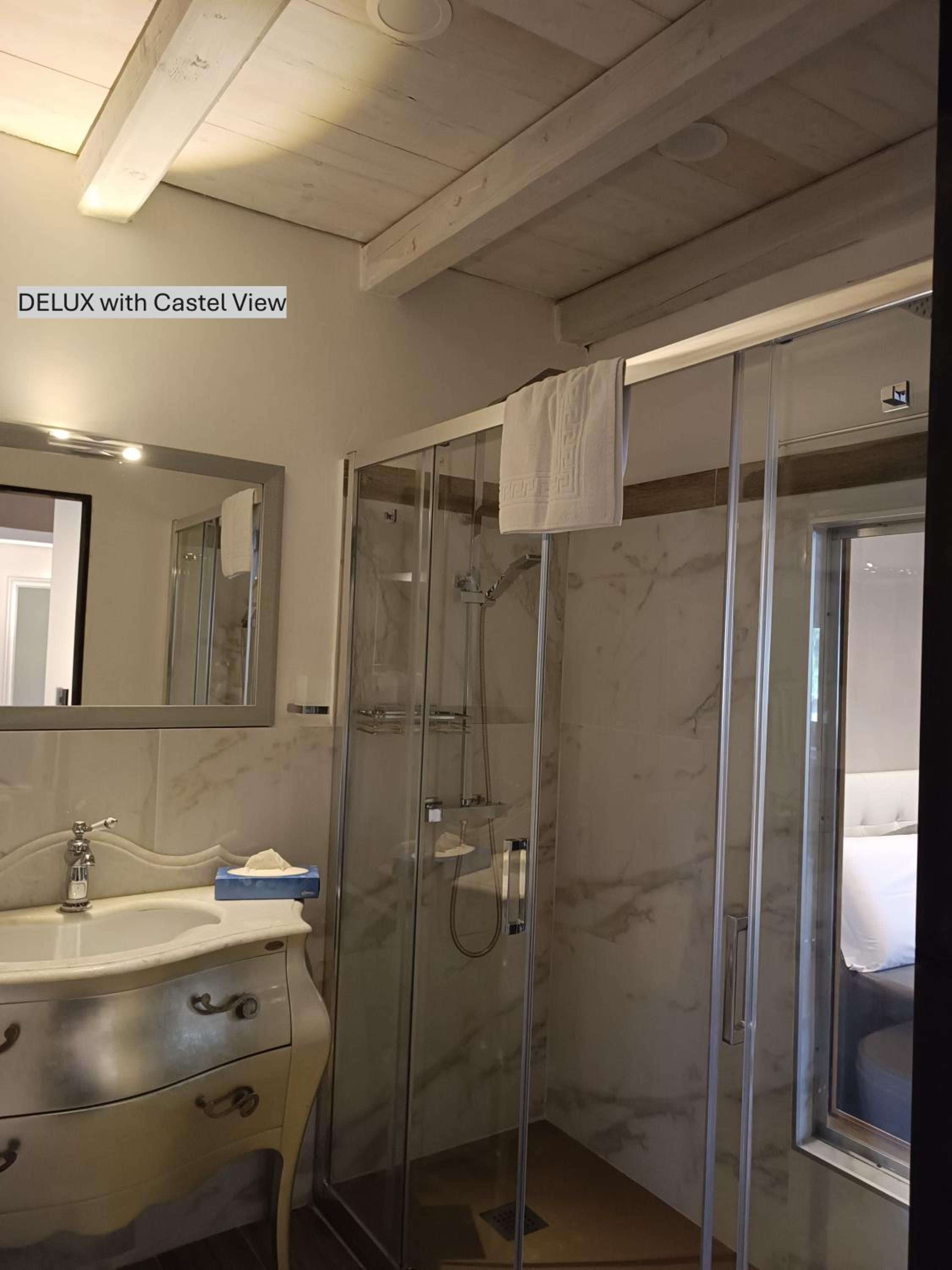 Deluxe Double Room with Castle View - Photo 10