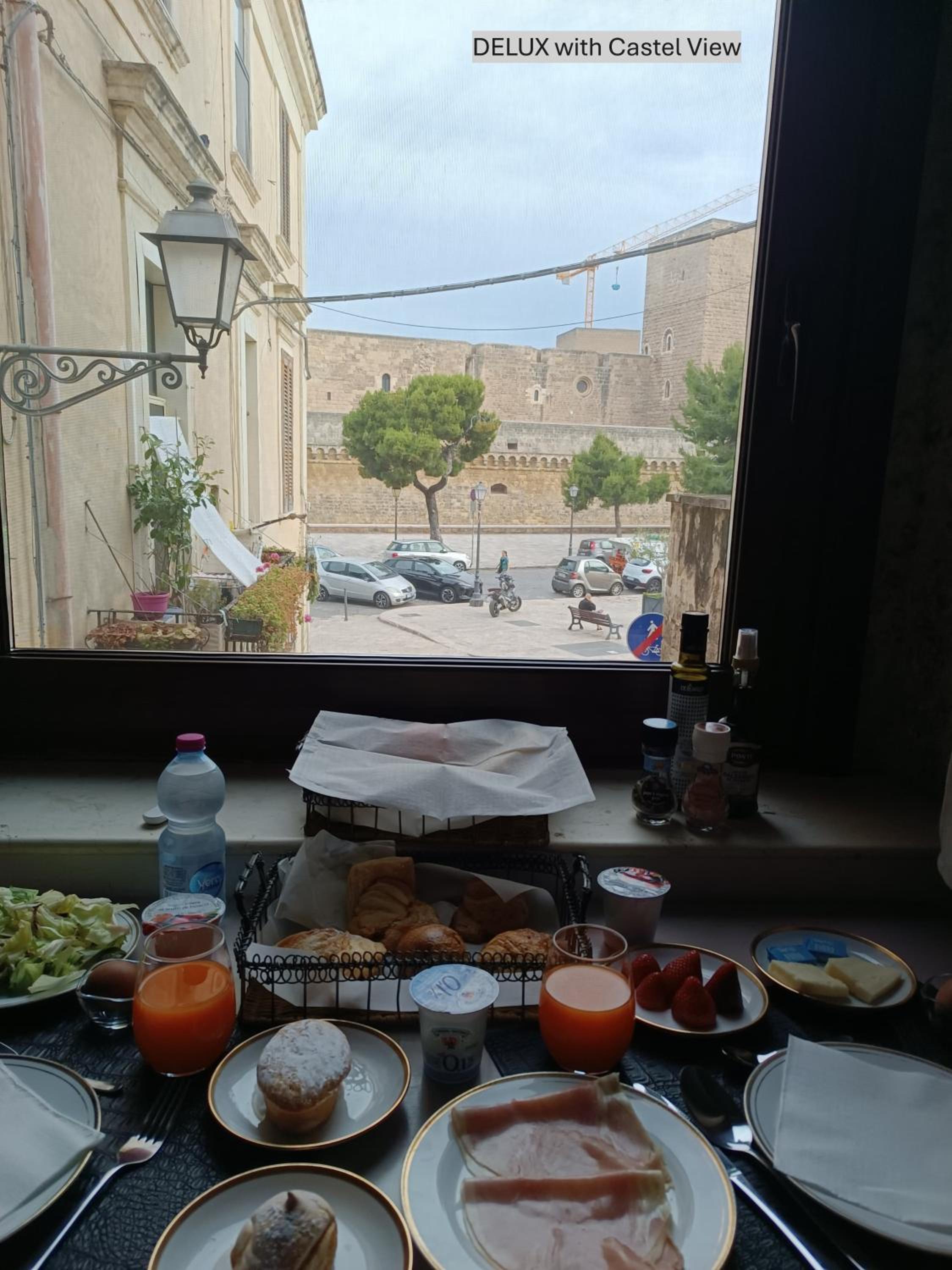 Deluxe Double Room with Castle View - Photo 9