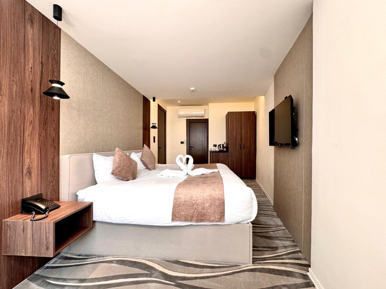 Superior King Room - Photo 3