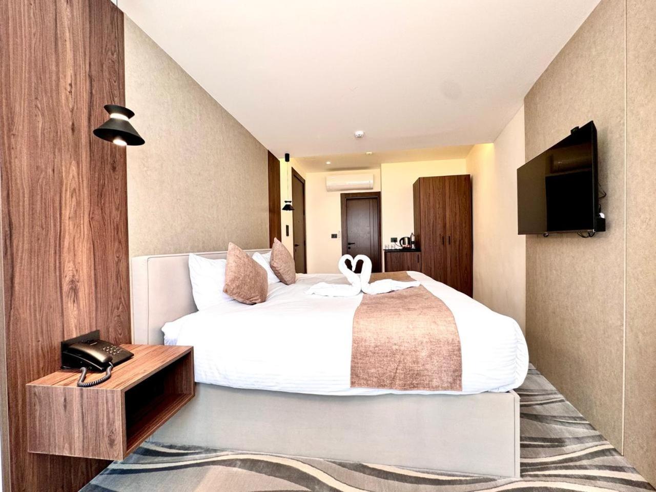 Superior King Room - Photo 2