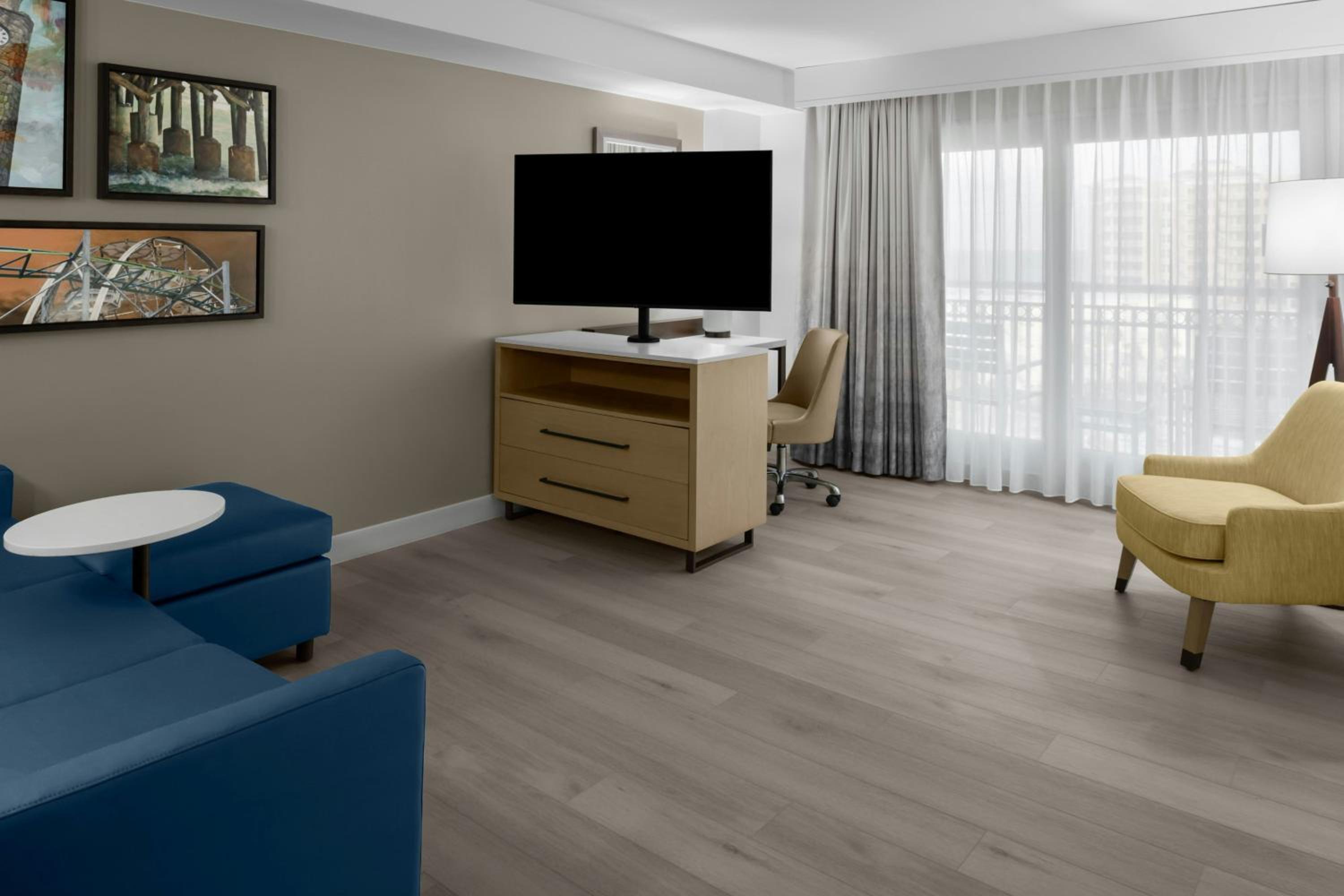 Residential Suite, 1 Bedroom Suite, Partial ocean view (Mobility &amp; Hearing Accessible w/ Tub)